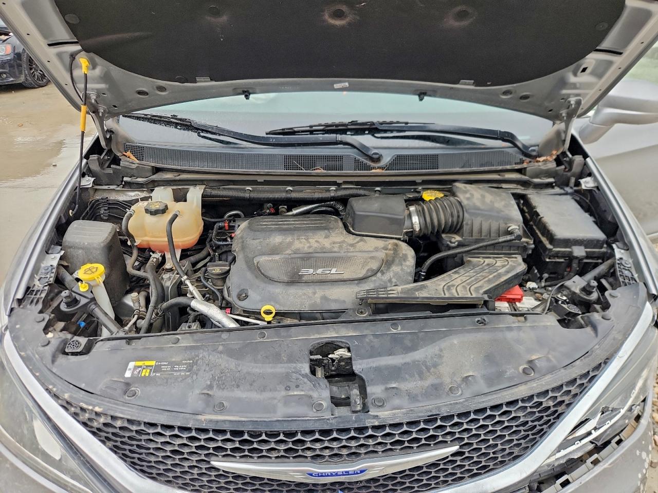 2018 Chrysler Pacifica Touring L VIN: 2C4RC1BG9JR124208 Lot: 94254925