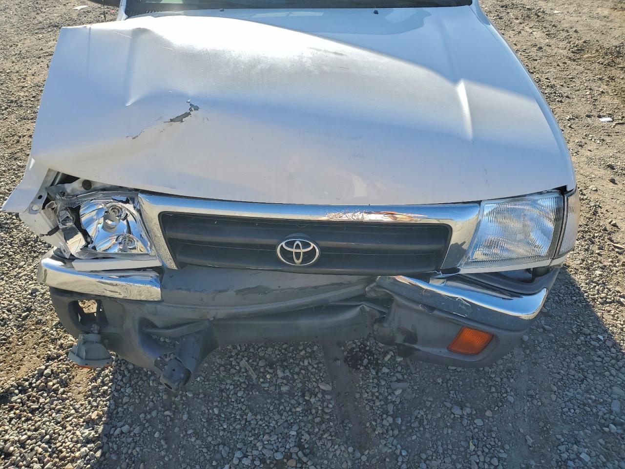 2000 Toyota Tacoma Xtracab VIN: 5TEVL52N3YZ702179 Lot: 94644825