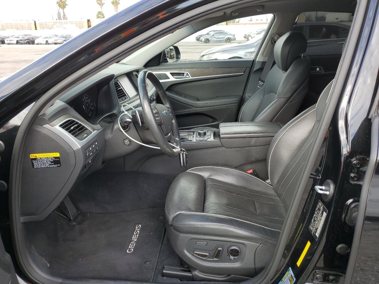 2015 Hyundai Genesis 3.8L VIN: KMHGN4JE1FU025715 Lot: 92105295