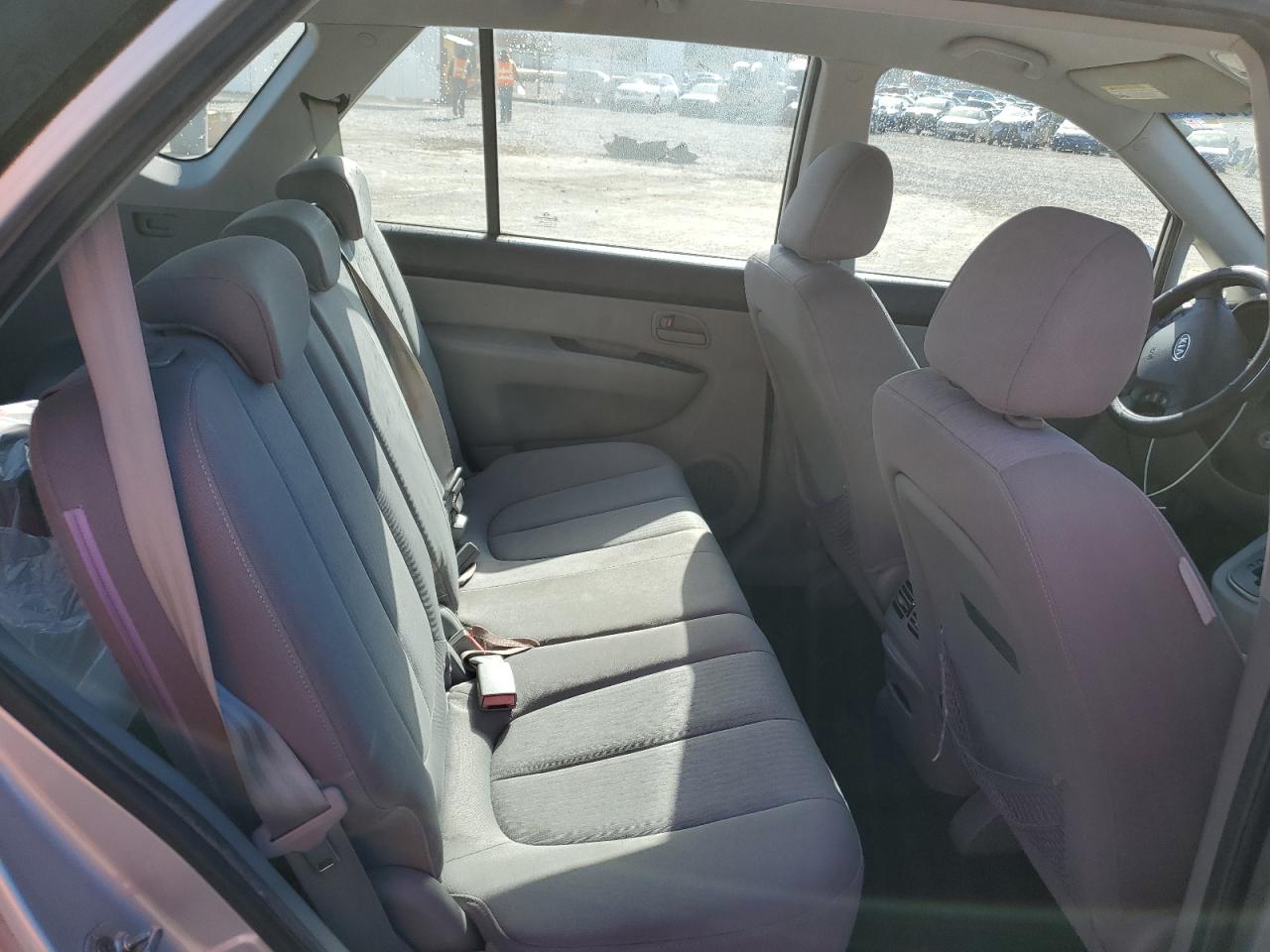 2008 Kia Rondo Lx VIN: KNAFG526487138774 Lot: 92442185