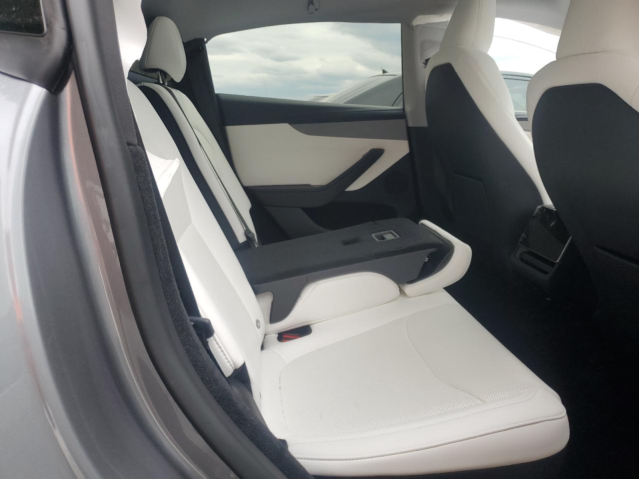 2026 Tesla Model Y VIN: 7SAYGDED6TA500770 Lot: 90715025