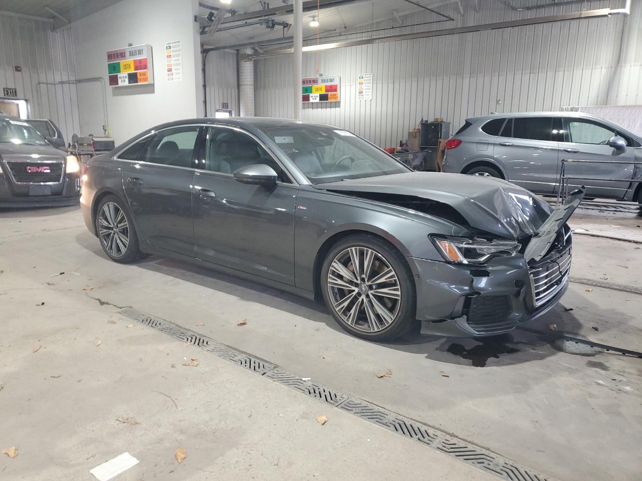 Фото: WAUL2AF21KN106224