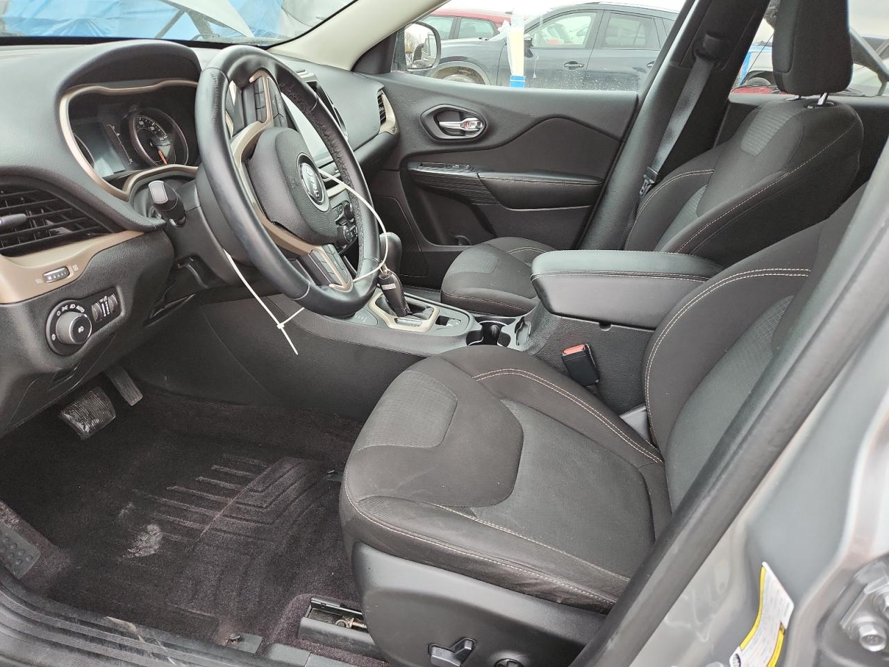 2016 Jeep Cherokee Latitude VIN: 1C4PJMCS8GW232854 Lot: 90981465