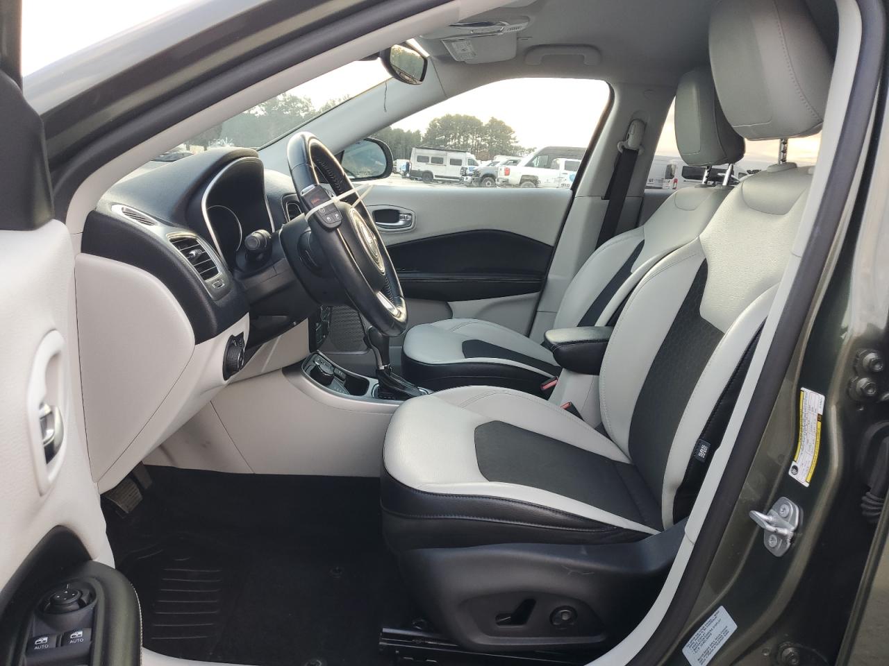 2018 Jeep Compass Latitude VIN: 3C4NJDBB5JT138677 Lot: 92748125