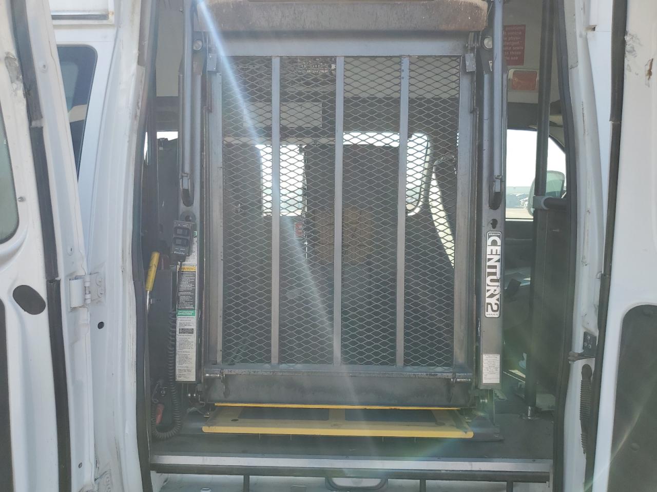 2008 Ford Econoline - Bus VIN: 1FTSS34L58DA13064 Lot: 92270055