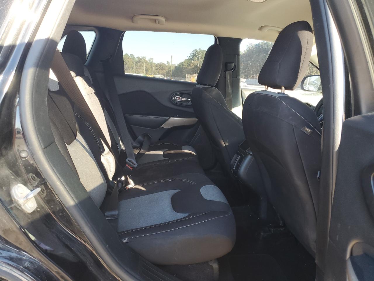 2018 Jeep Cherokee Latitude VIN: 1C4PJLCB9JD511484 Lot: 92314075