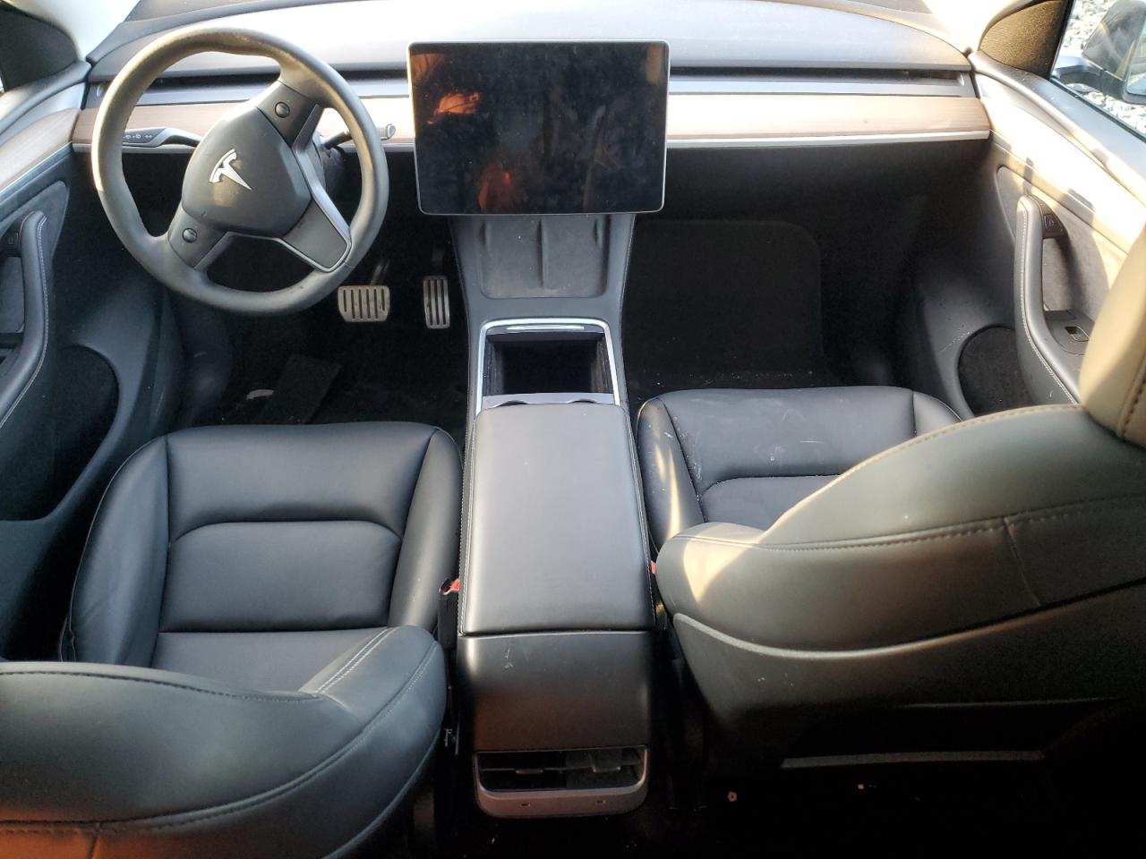 2024 Tesla Model Y VIN: 7SAYGDEF8RA323438 Lot: 93297575