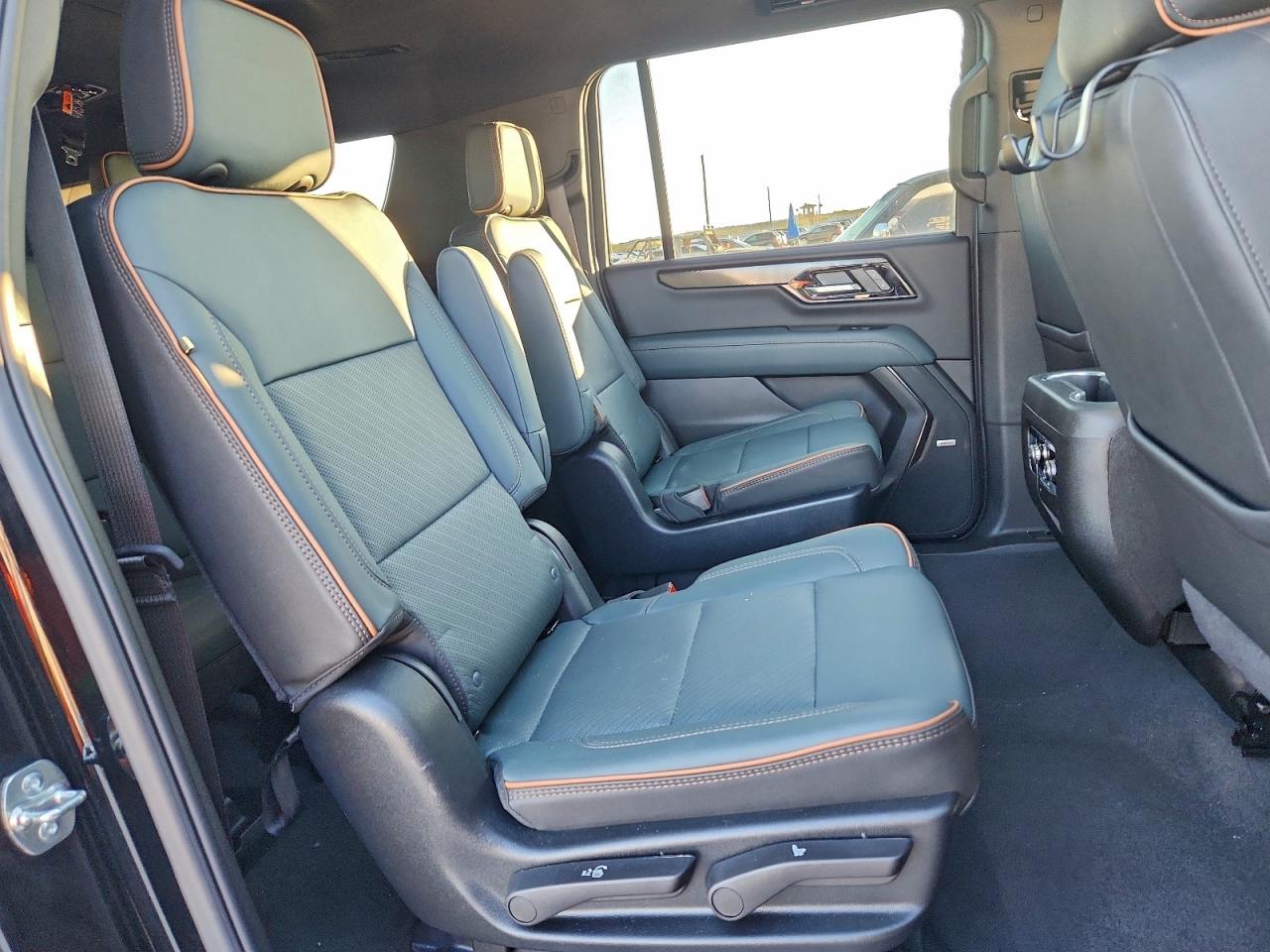 2026 GMC Yukon Xl At4 VIN: 1GKS2HKD8TR113667 Lot: 94133585