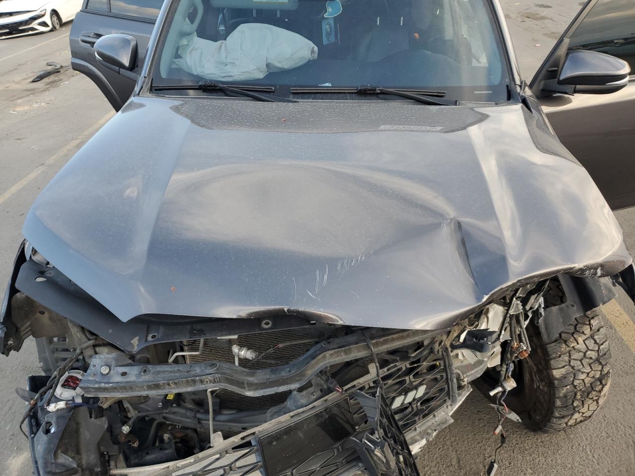 2020 Toyota 4Runner Sr5/Sr5 Premium VIN: JTEBU5JR9L5798833 Lot: 93905925