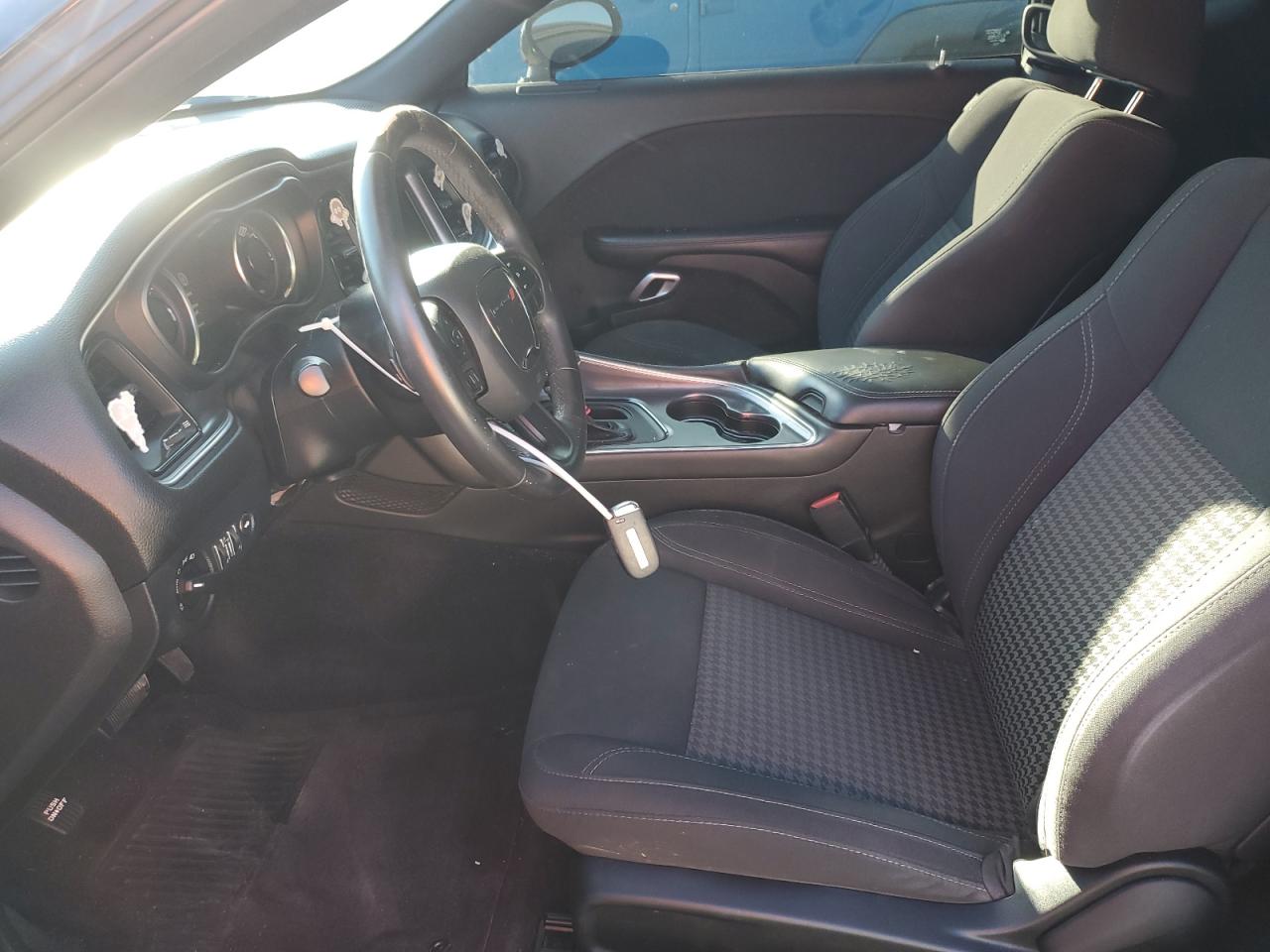 2018 Dodge Challenger Sxt VIN: 2C3CDZAG9JH317536 Lot: 92575635