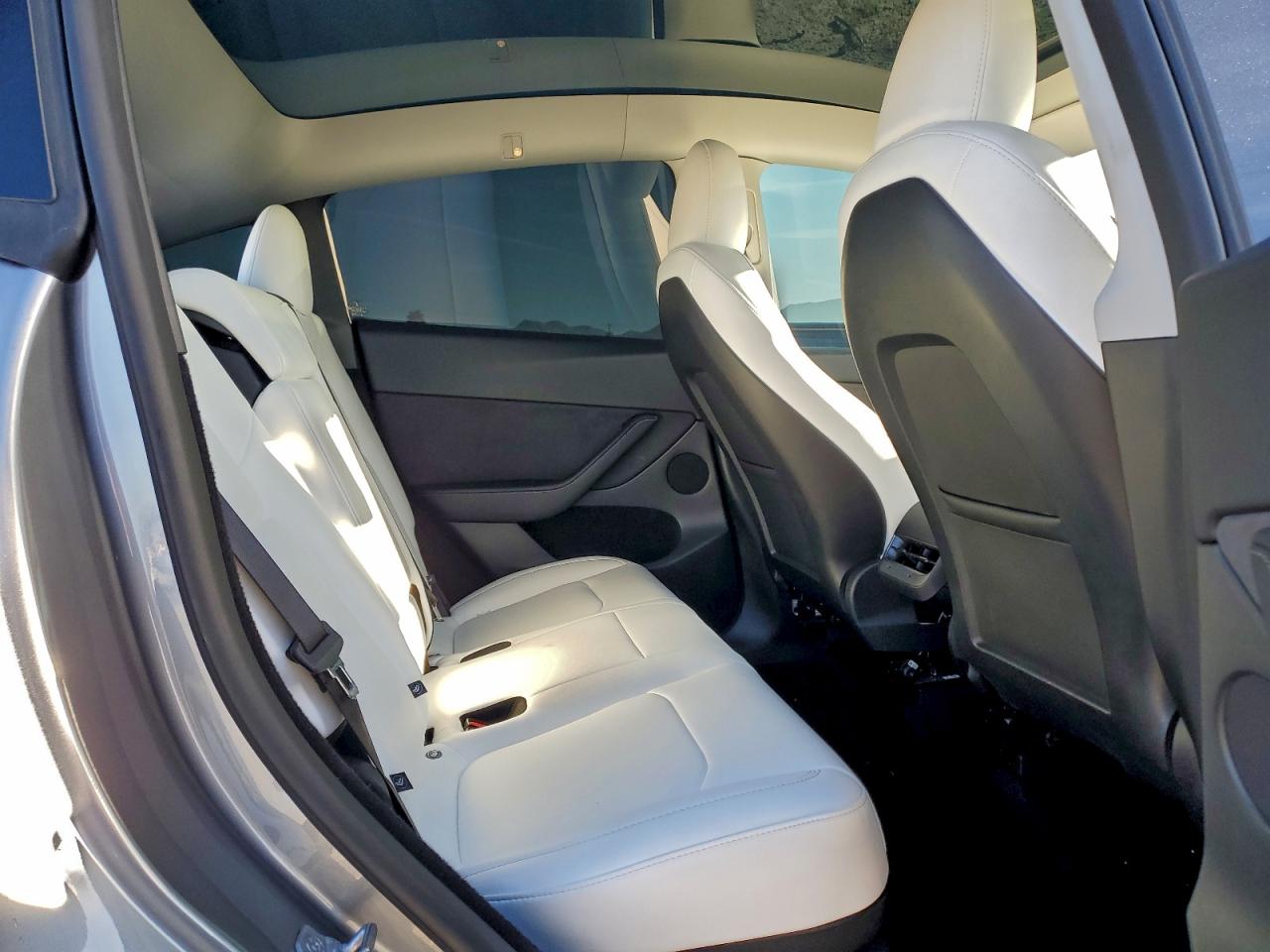 2025 Tesla Model Y VIN: 7SAYGDEE2SF279176 Lot: 93500315