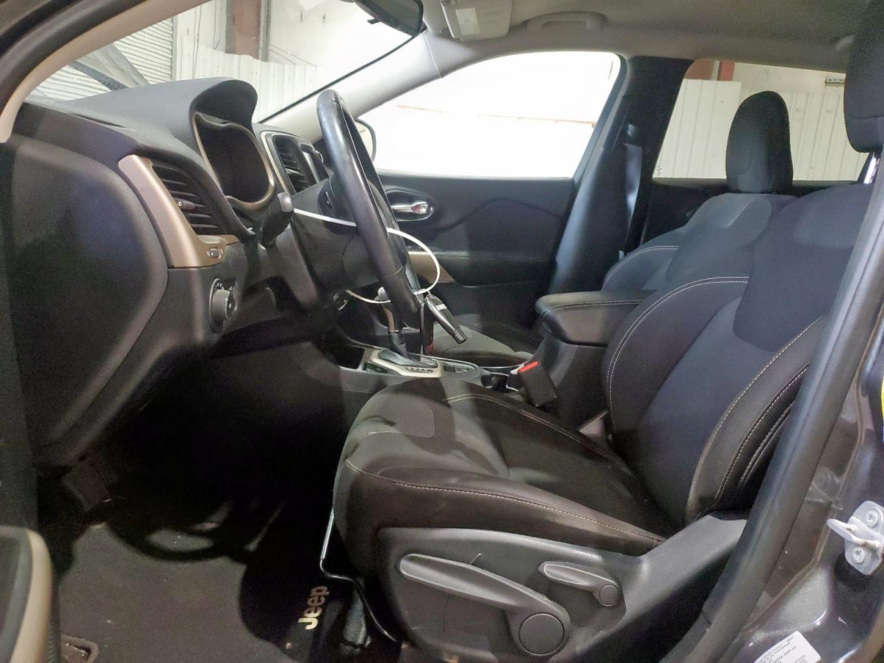 2017 Jeep Cherokee Latitude VIN: 1C4PJLCS7HW640399 Lot: 93052505