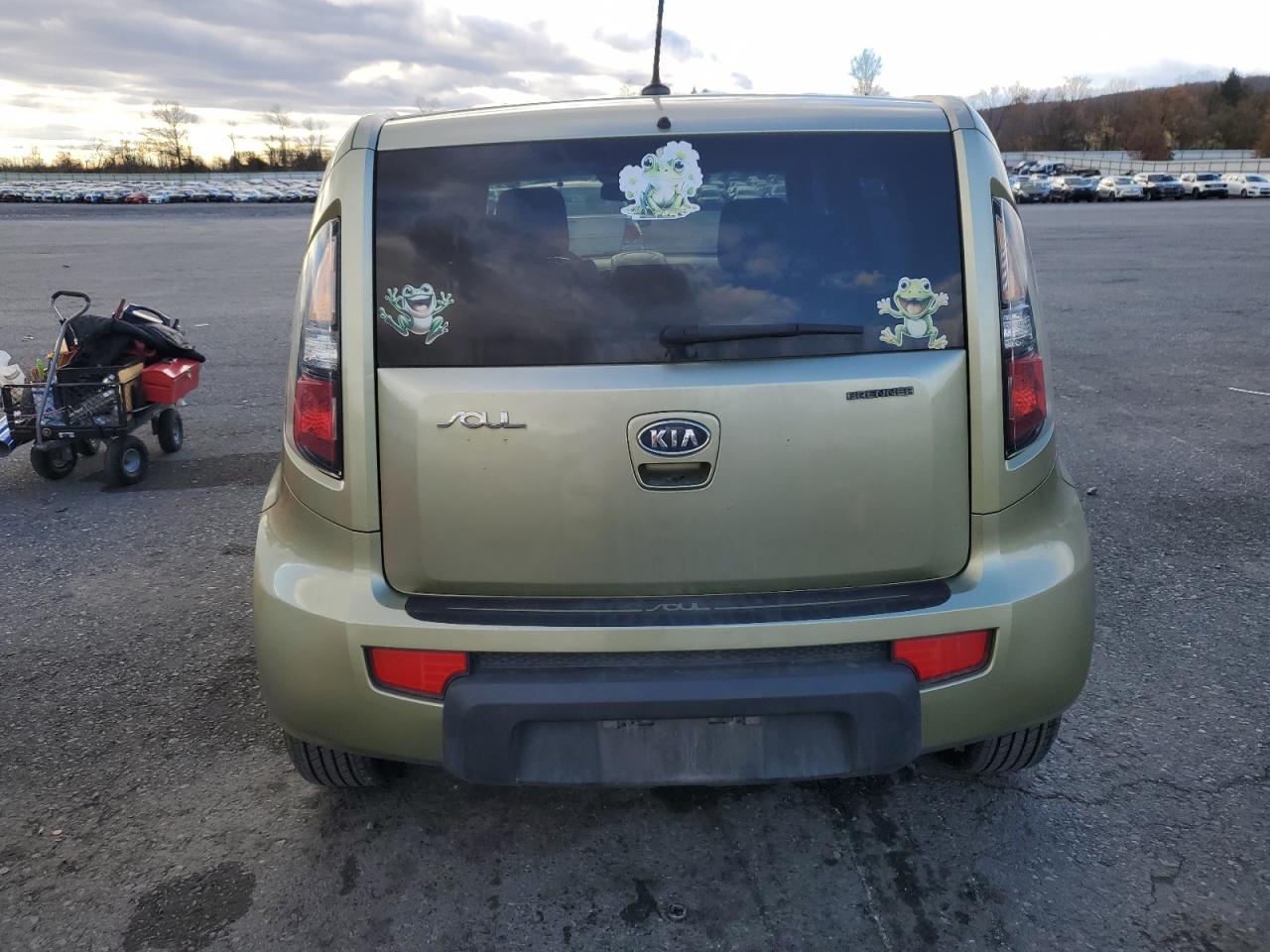 2011 Kia Soul + VIN: KNDJT2A24B7330273 Lot: 93200195