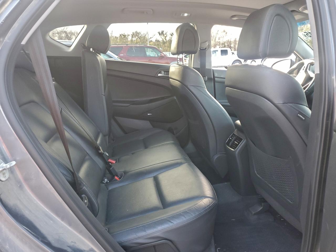 2018 Hyundai Tucson Value VIN: KM8J33A22JU611568 Lot: 93892215