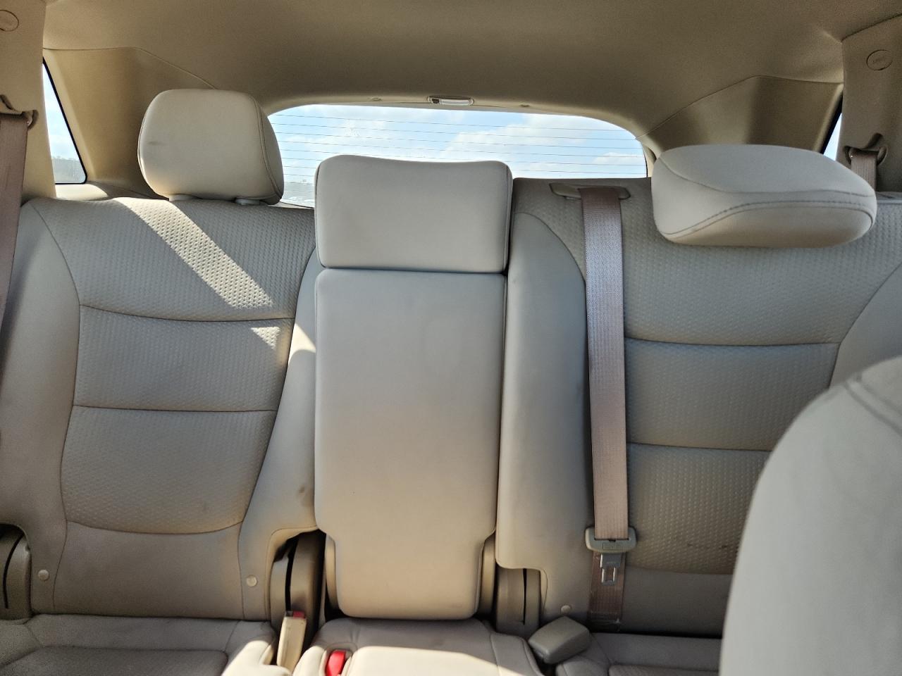 2012 Kia Sorento Base VIN: 5XYKT3A18CG303194 Lot: 93296525