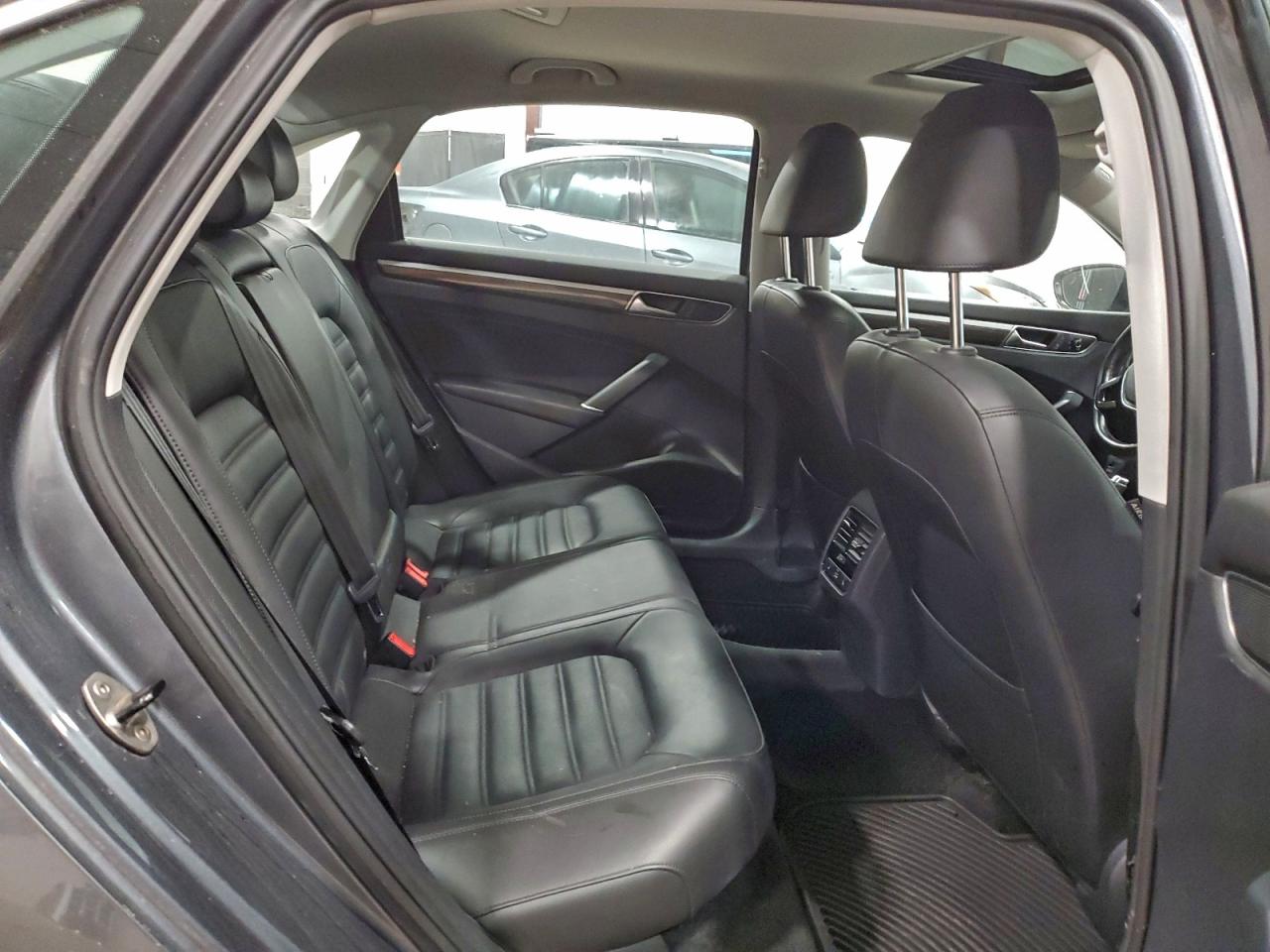 2017 Volkswagen Passat Sel Premium VIN: 1VWCT7A37HC027757 Lot: 94681965