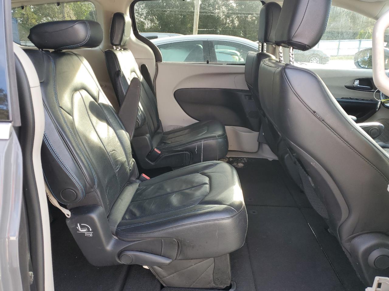 2021 Chrysler Pacifica Touring L VIN: 2C4RC1BG5MR512539 Lot: 92136035