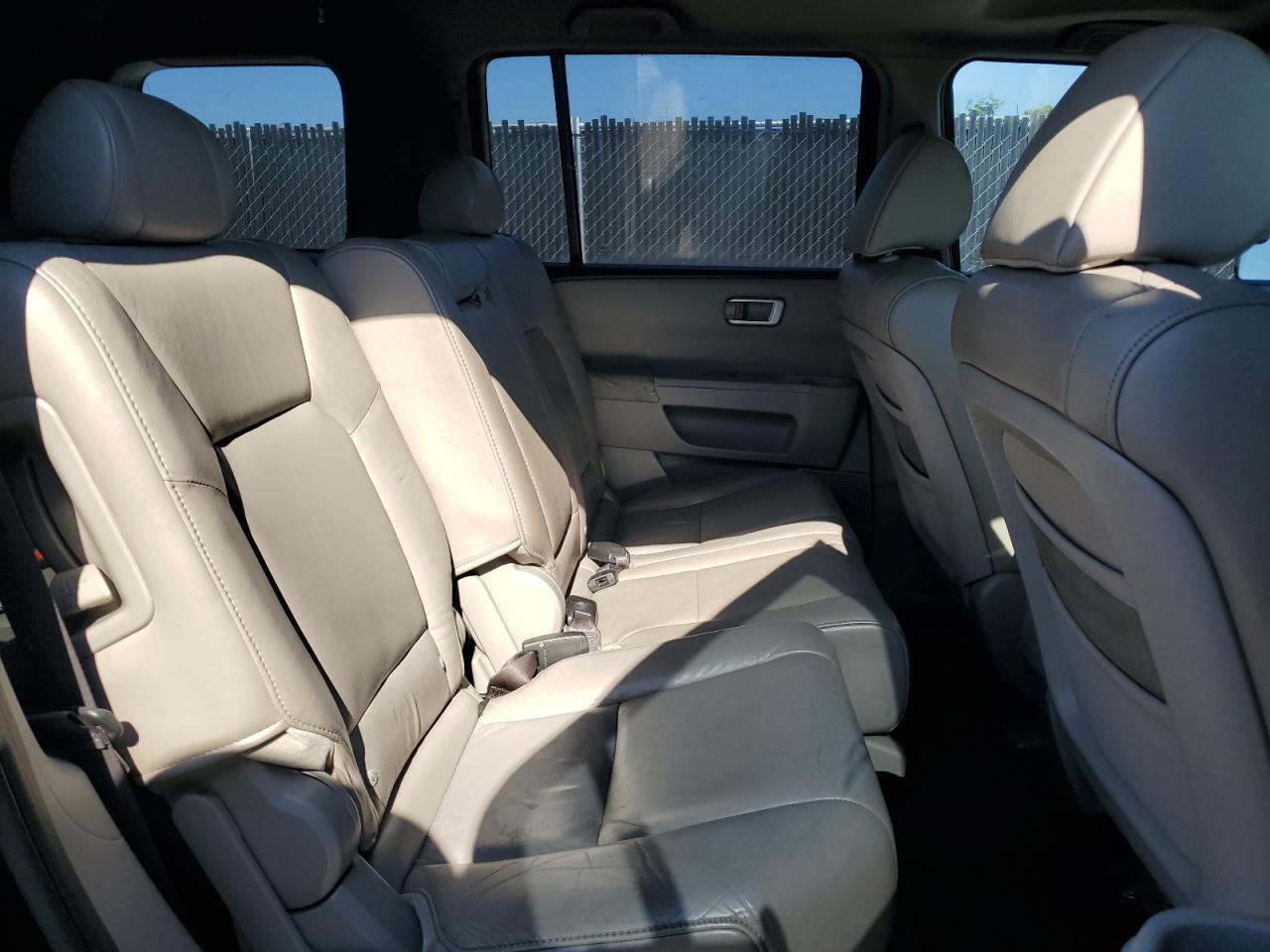 2011 Honda Pilot Exln VIN: 5FNYF3H78BB030646 Lot: 93858245