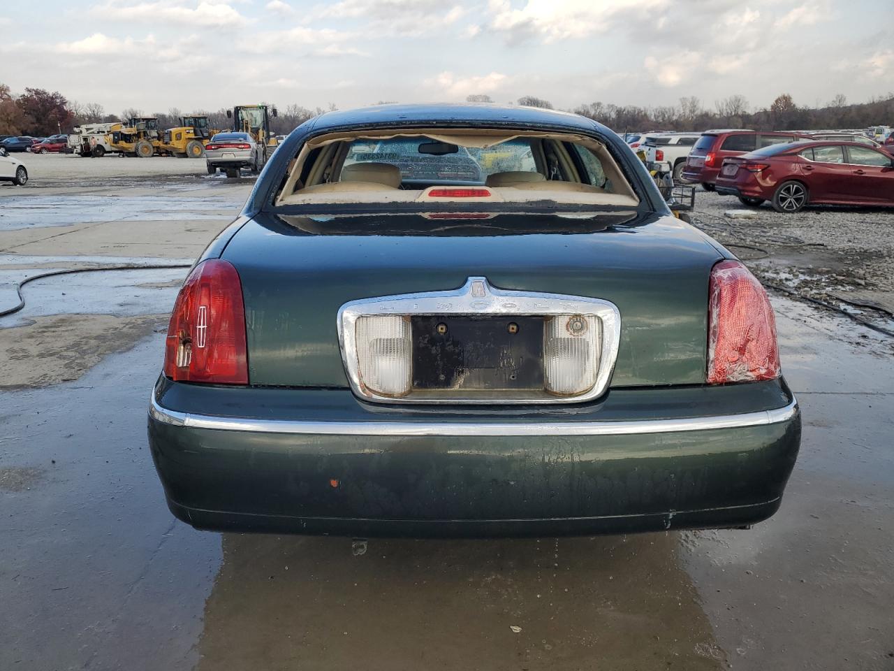 2001 Lincoln Town Car Signature VIN: 1LNHM82WX1Y691821 Lot: 93142335