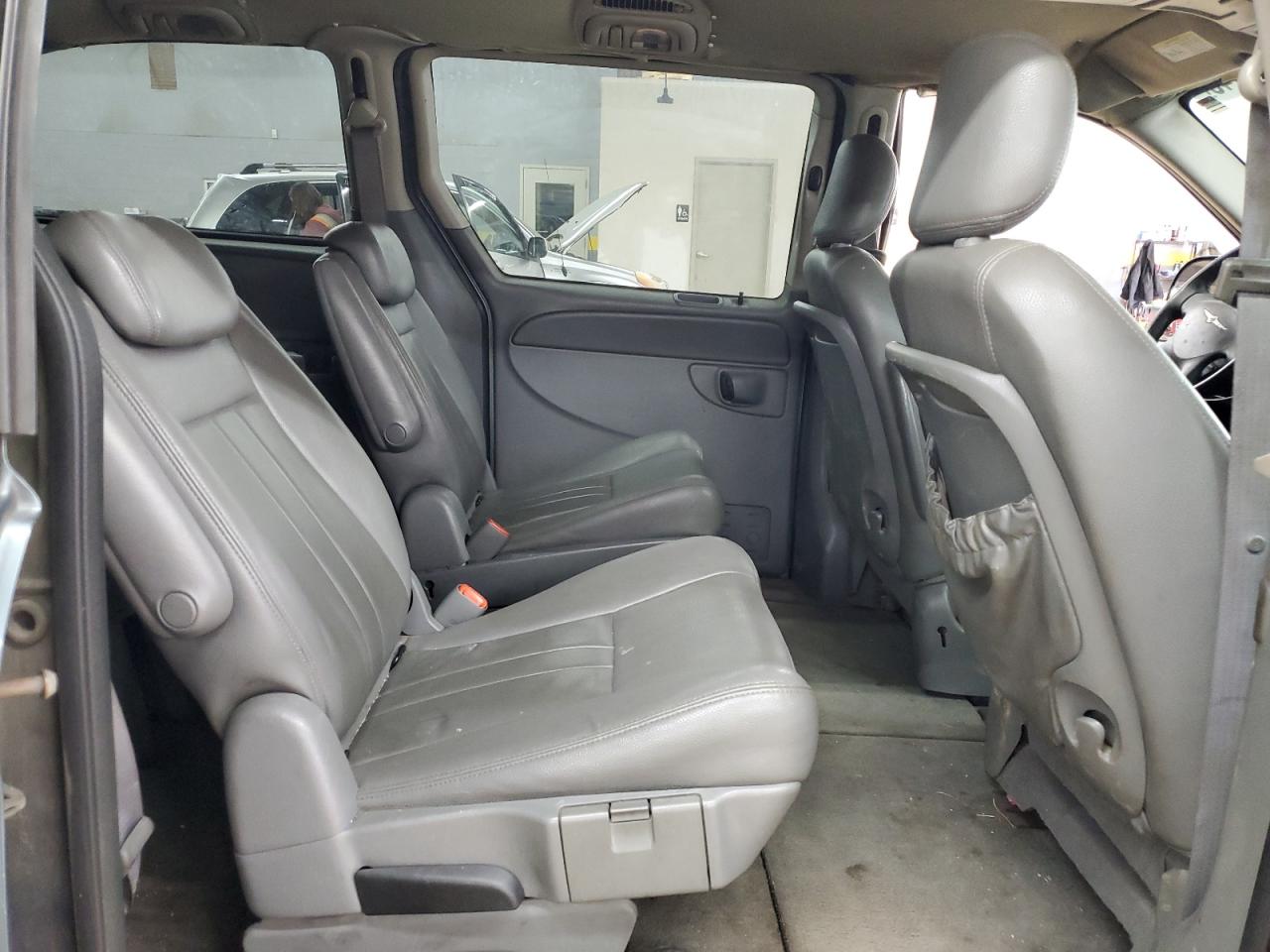 2005 Chrysler Town & Country Touring VIN: 2C4GP54L65R538422 Lot: 92318145