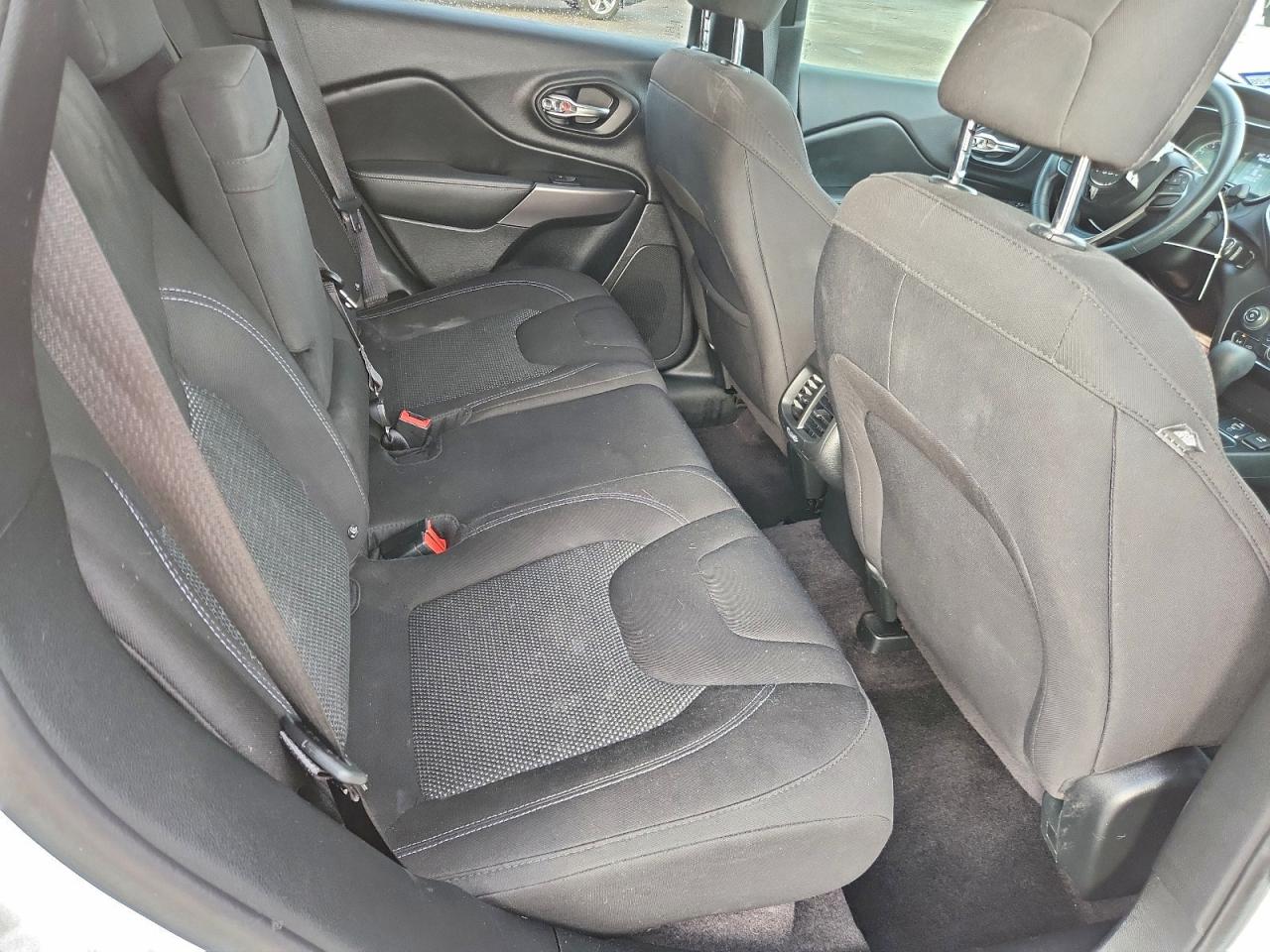 2019 Jeep Cherokee Latitude VIN: 1C4PJLCB8KD114298 Lot: 92751505