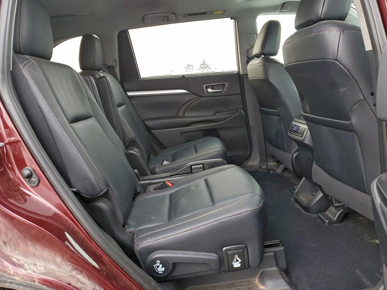 2019 Toyota Highlander Se VIN: 5TDJZRFH0KS941332 Lot: 94326775