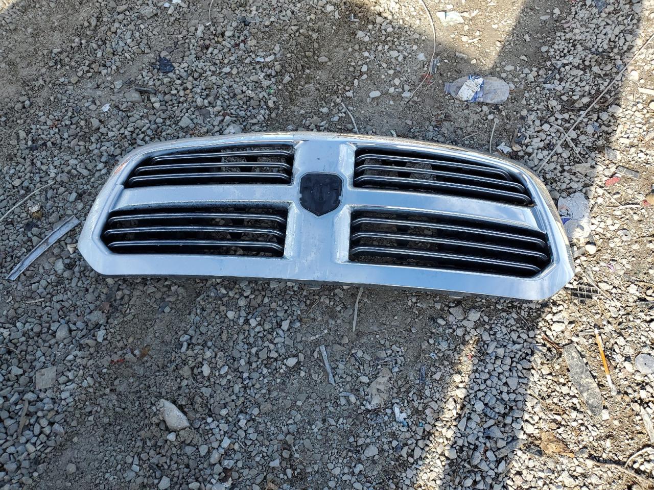 2018 Ram 1500 Slt VIN: 3C6RR7LG2JG251184 Lot: 90906105