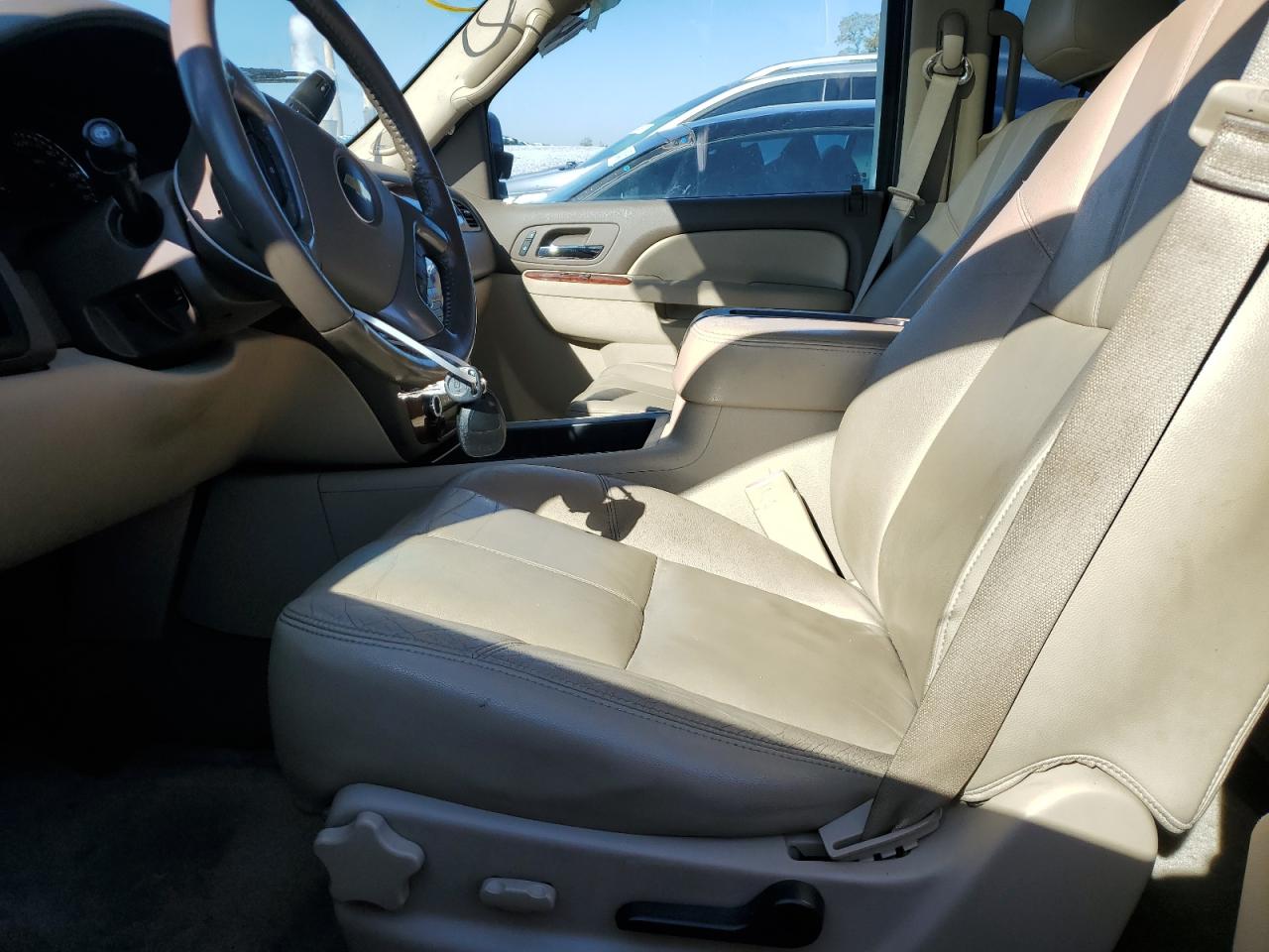 2013 Chevrolet Tahoe C1500 Lt VIN: 1GNSCBE08DR318879 Lot: 90428835