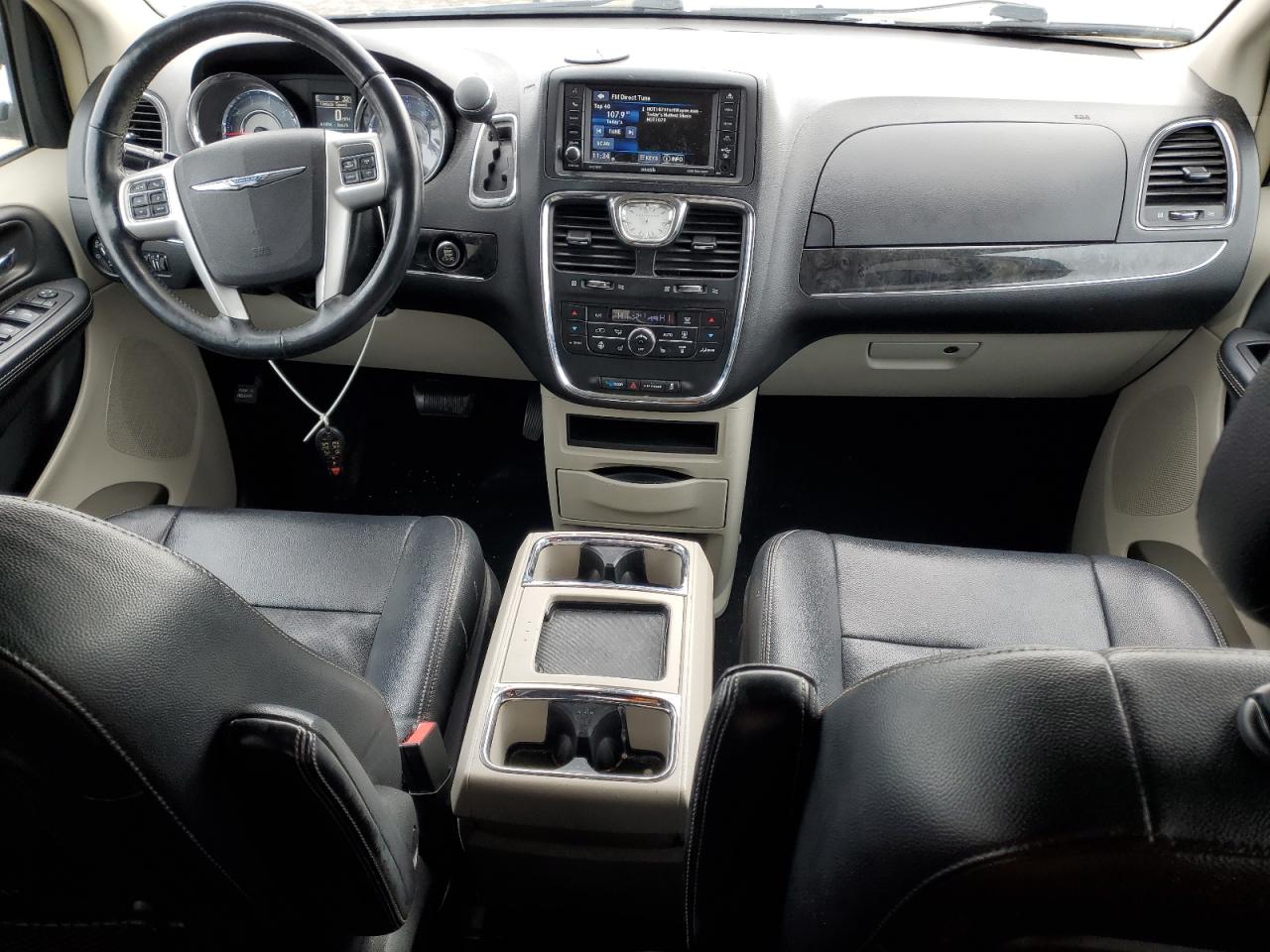 2015 Chrysler Town & Country Touring L VIN: 2C4RC1CGXFR674734 Lot: 92193855