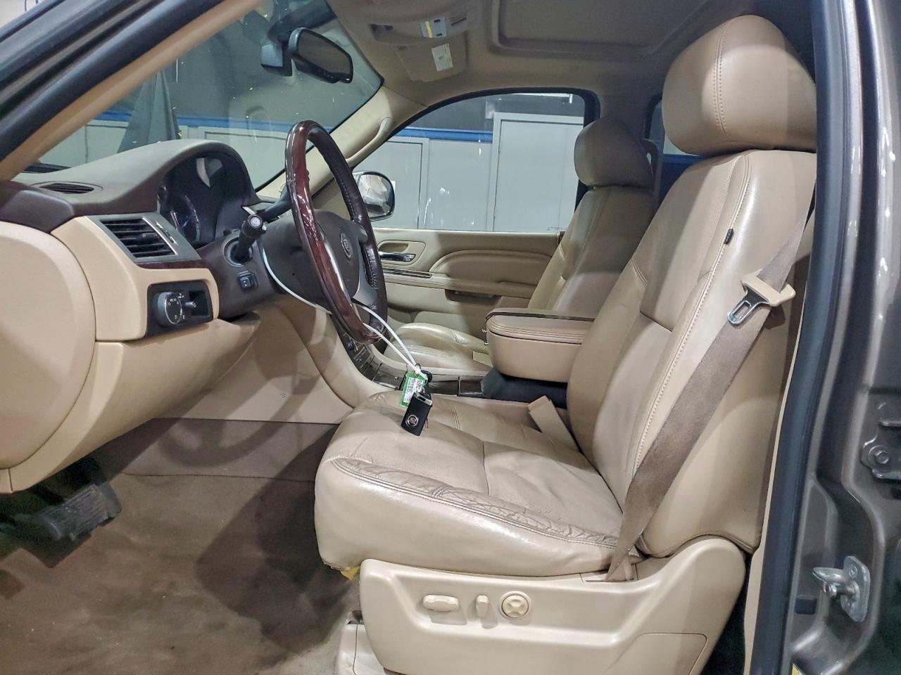 2011 Cadillac Escalade Esv Luxury VIN: 1GYS4HEF8BR184721 Lot: 94950935