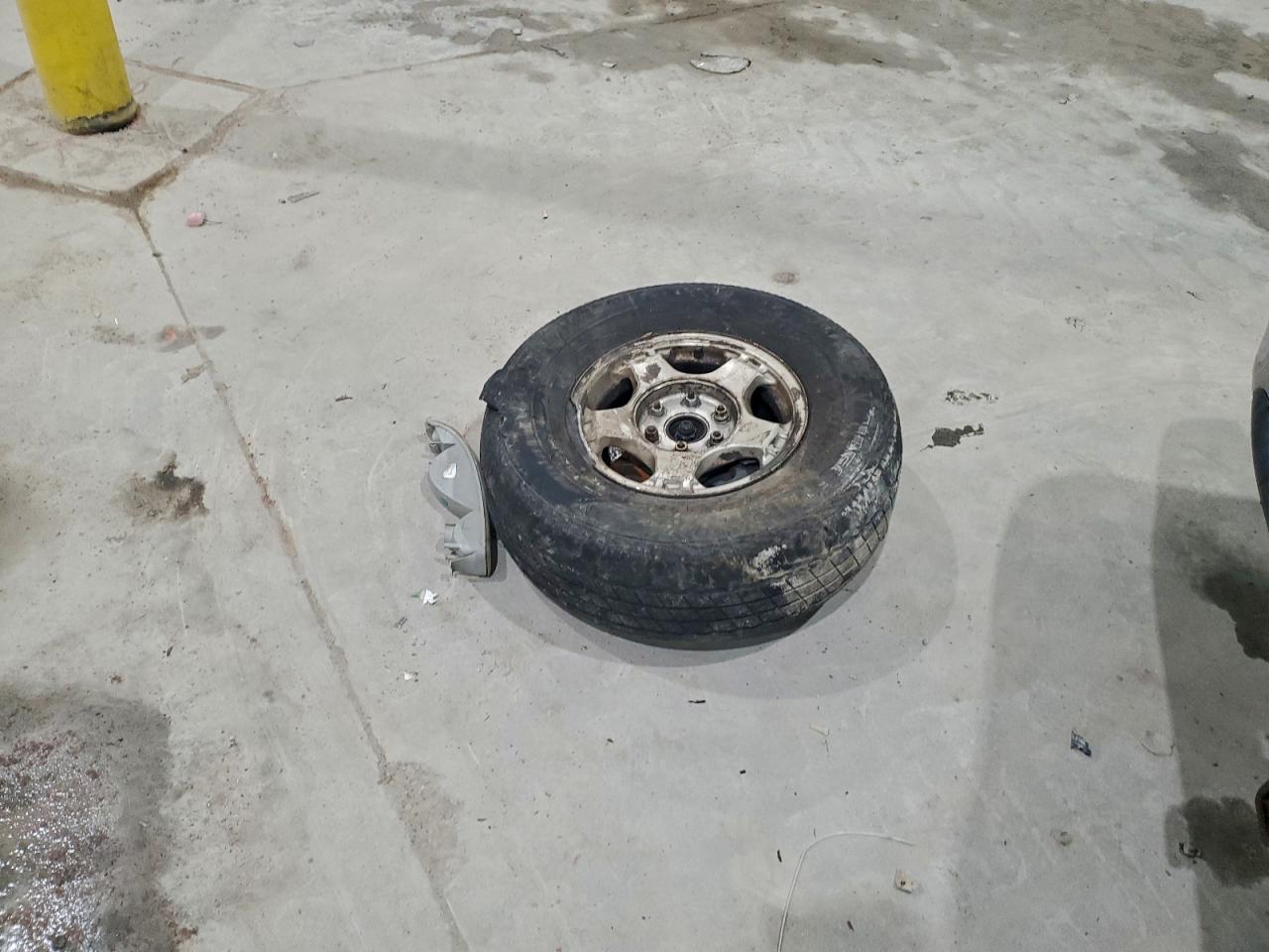 2005 GMC Yukon VIN: 1GKEK13T05J151664 Lot: 93837465