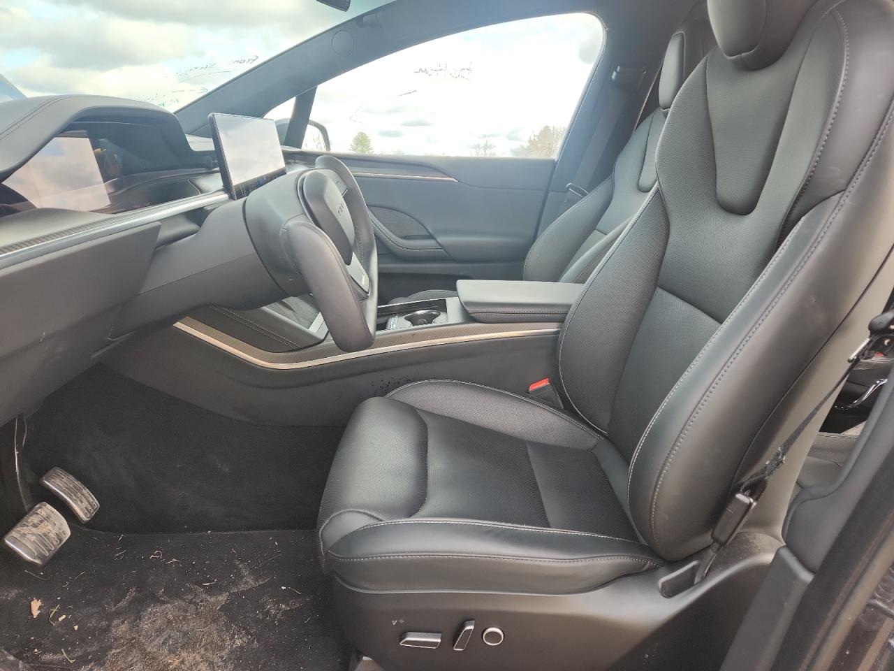 2024 Tesla Model X VIN: 7SAXCBE65RF439713 Lot: 93110265