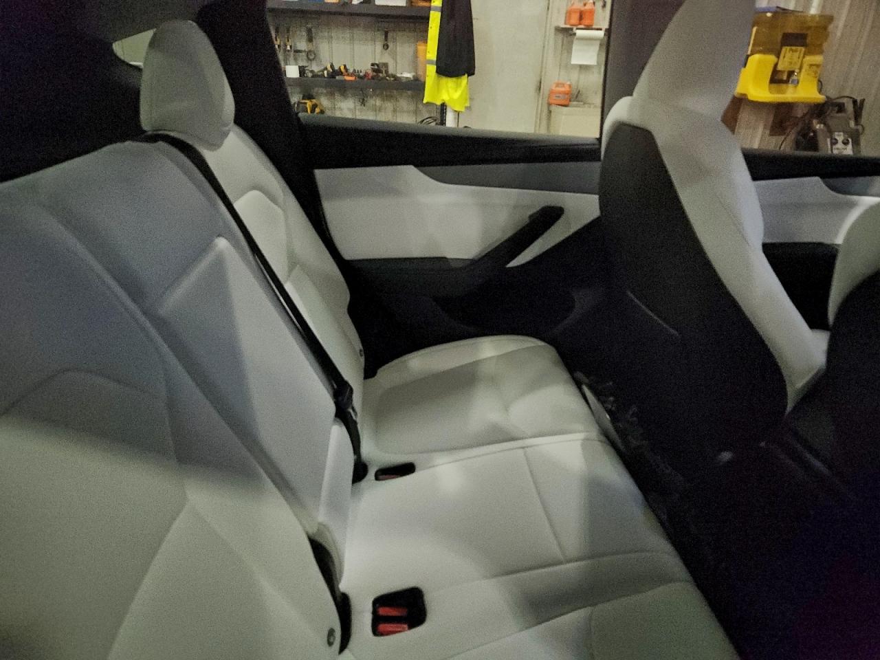 2026 Tesla Model Y VIN: 7SAYGDEE0TF379181 Lot: 93901025