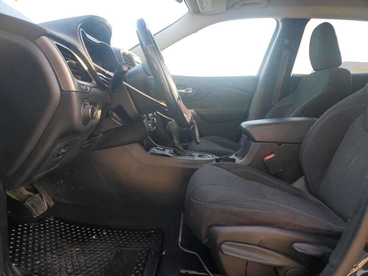 2020 Jeep Cherokee Latitude VIN: 1C4PJLCB6LD631990 Lot: 92133305