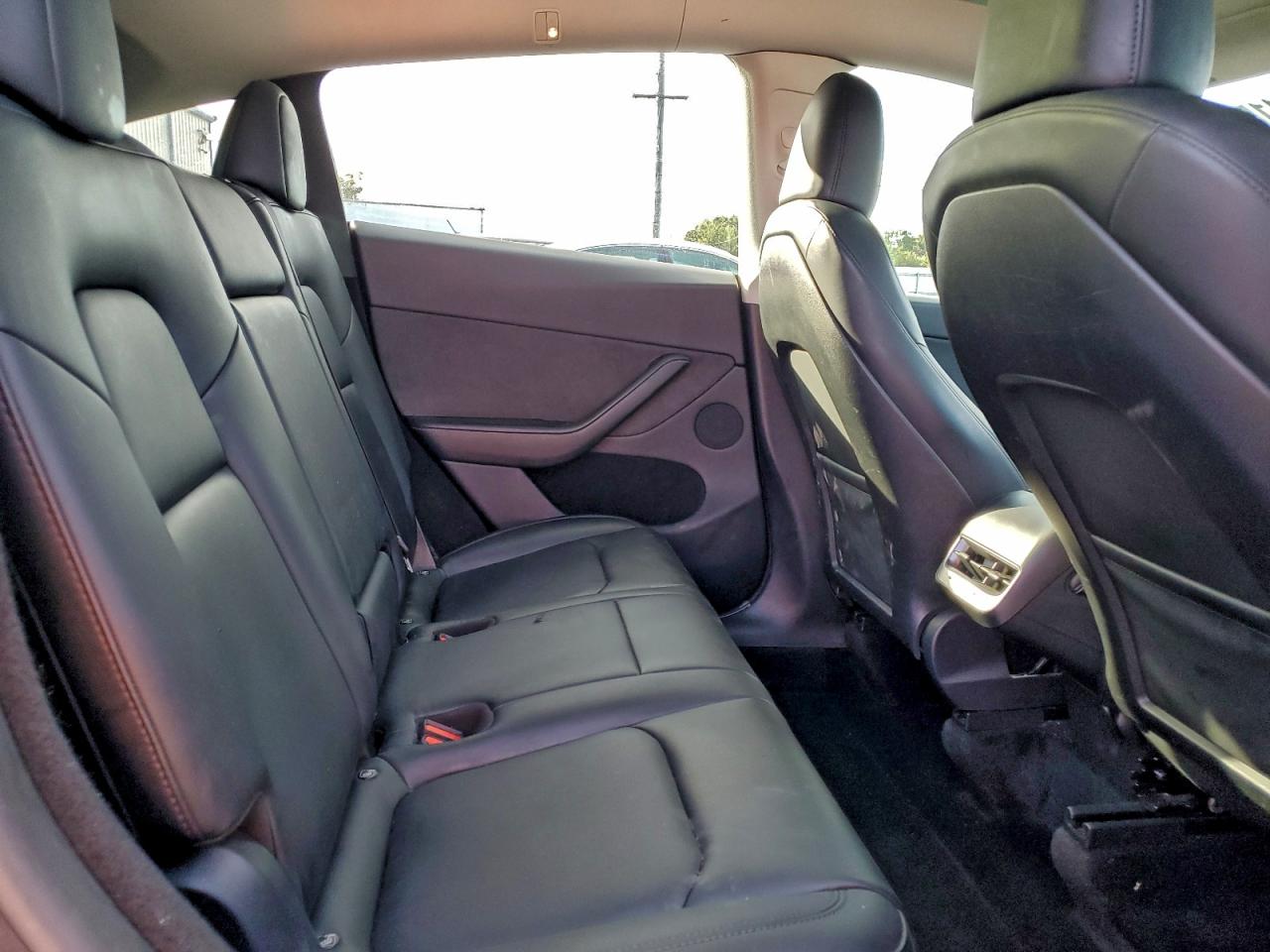 2024 Tesla Model Y VIN: 7SAYGDEE3RA256593 Lot: 94193115