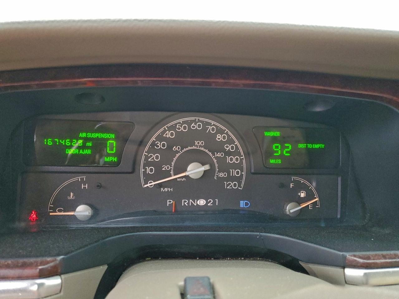 2005 Lincoln Town Car Signature VIN: 1LNHM81W25Y648128 Lot: 93131275