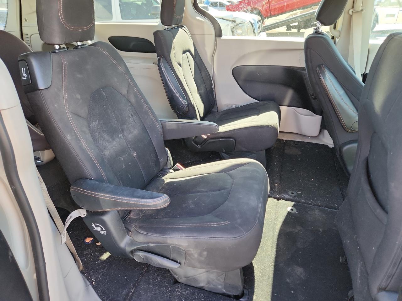 2017 Chrysler Pacifica Touring VIN: 2C4RC1DG2HR565590 Lot: 90915735