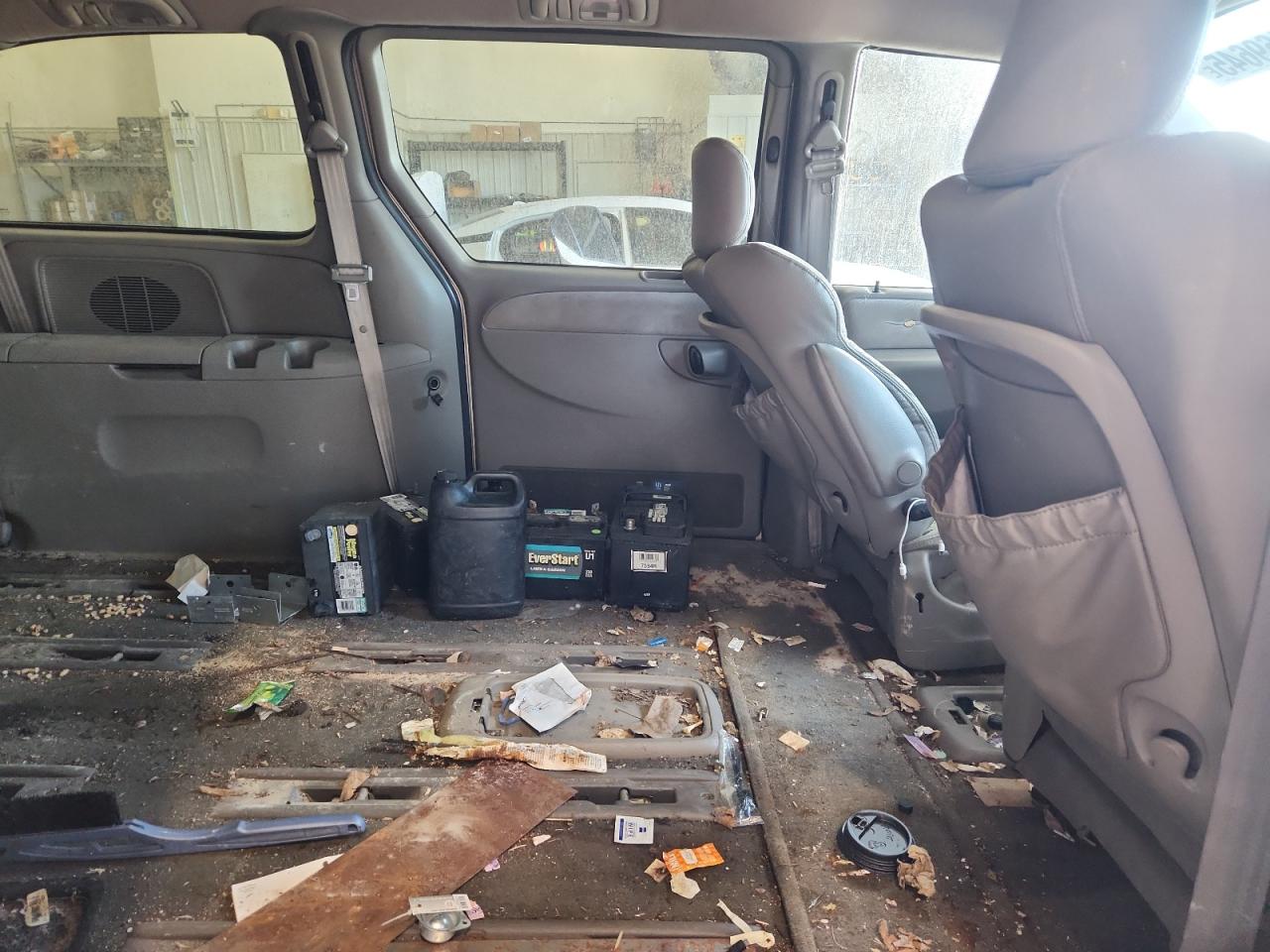 2003 Chrysler Town & Country Limited VIN: 2C8GP64L13R208401 Lot: 92469645