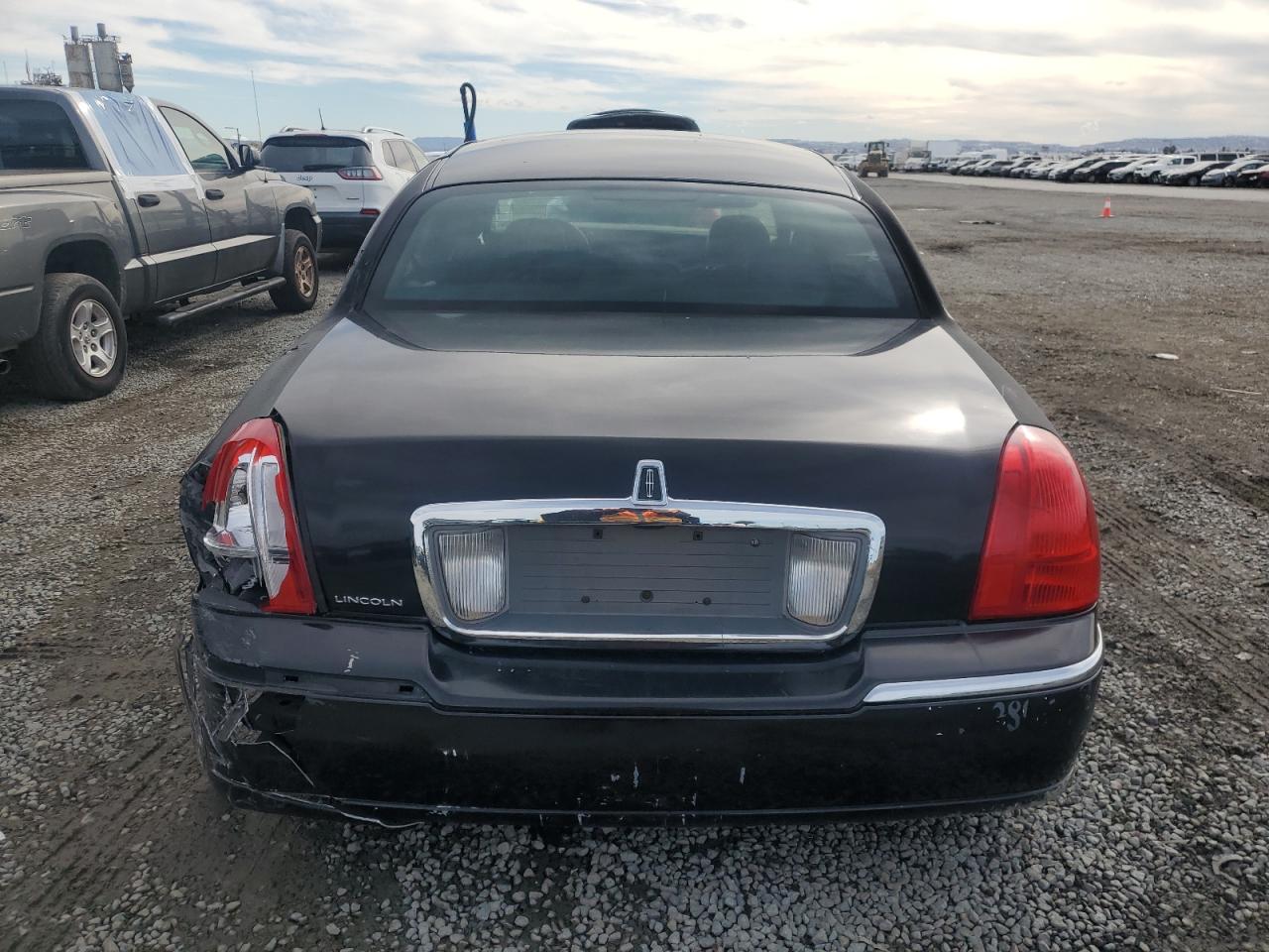 2007 Lincoln Town Car Executive L VIN: 1LNHM84W77Y628259 Lot: 87251965