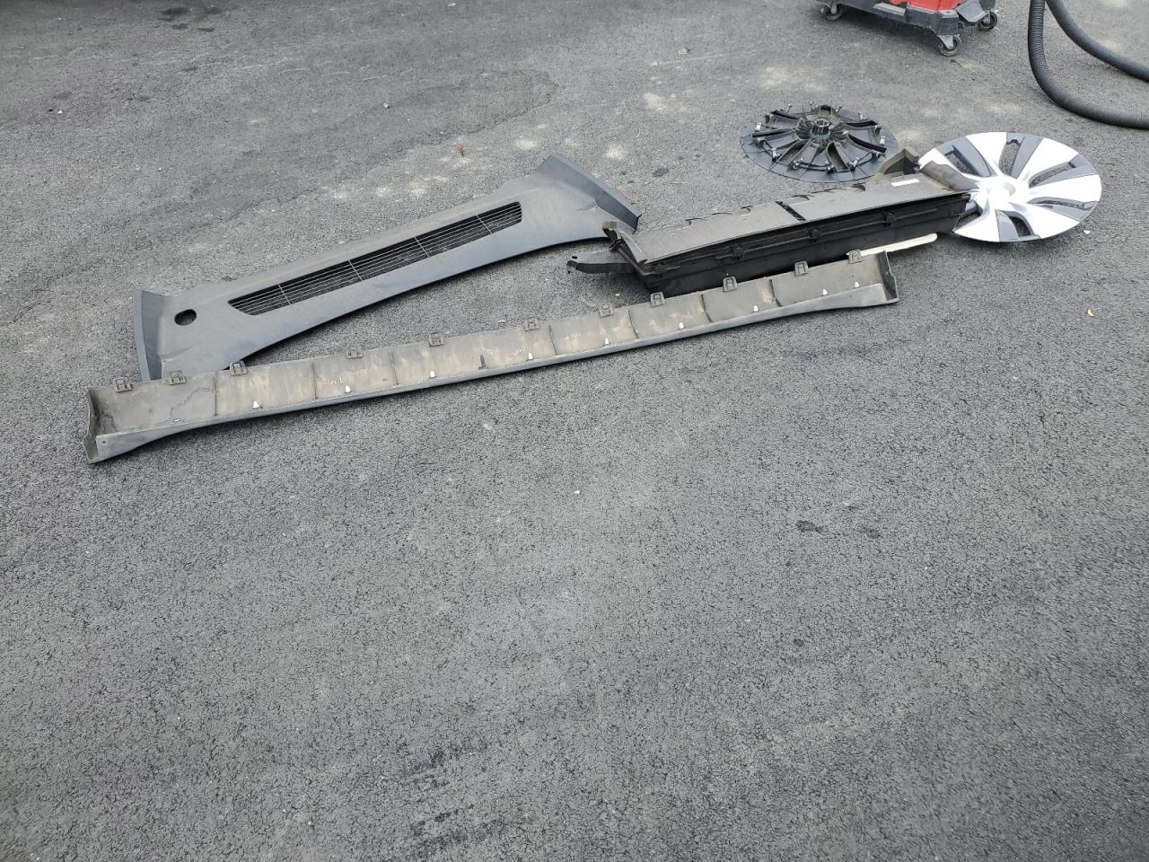 2023 Tesla Model Y VIN: 7SAYGDEE8PF590621 Lot: 92131195