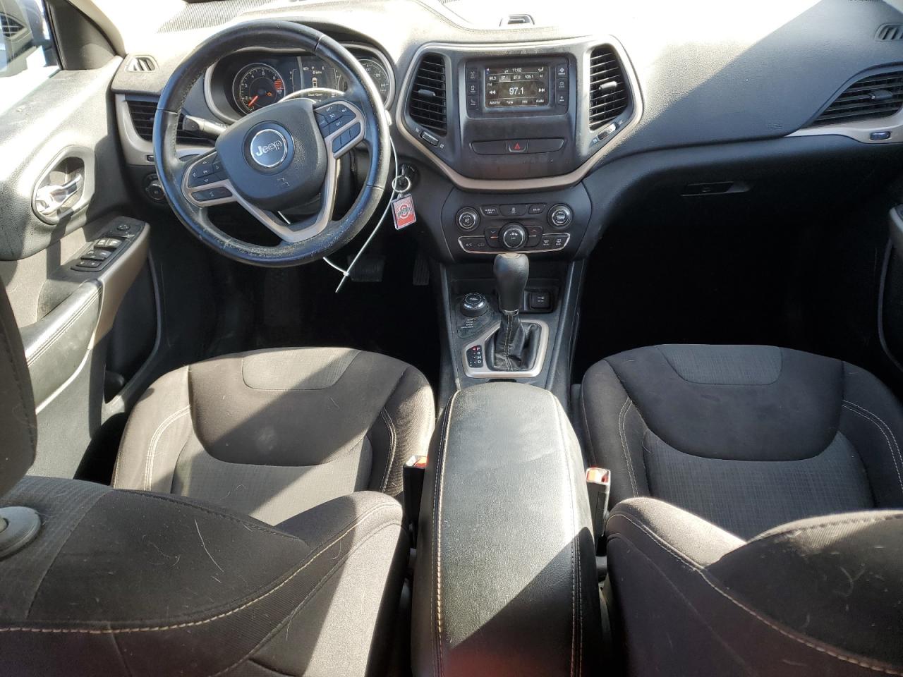 2017 Jeep Cherokee Latitude VIN: 1C4PJMCB8HW618563 Lot: 92250795