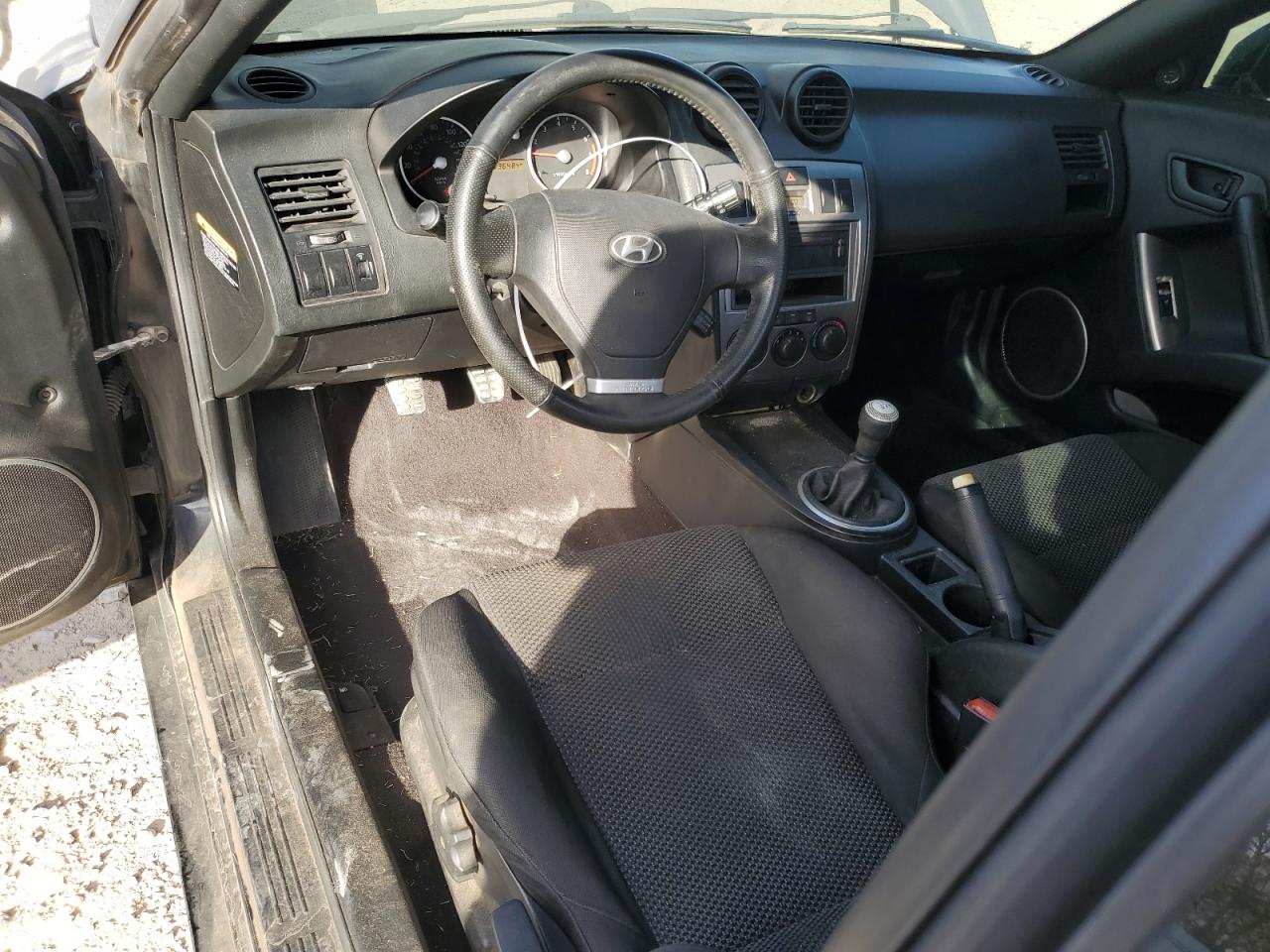 2004 Hyundai Tiburon VIN: KMHHM65D44U128600 Lot: 92377005