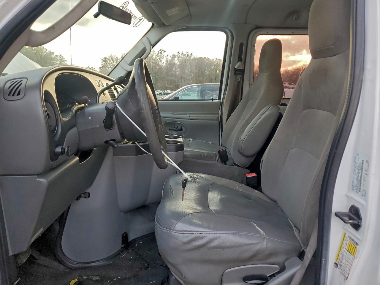 2008 Ford Econoline E350 Super Duty Wagon VIN: 1FBSS31LX8DA73348 Lot: 94748935