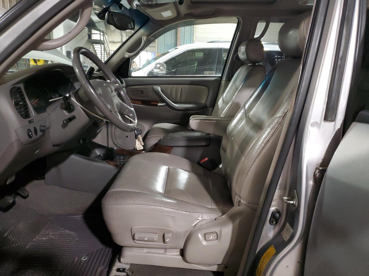 2002 Toyota Sequoia Limited VIN: 5TDBT48A82S108645 Lot: 93784225