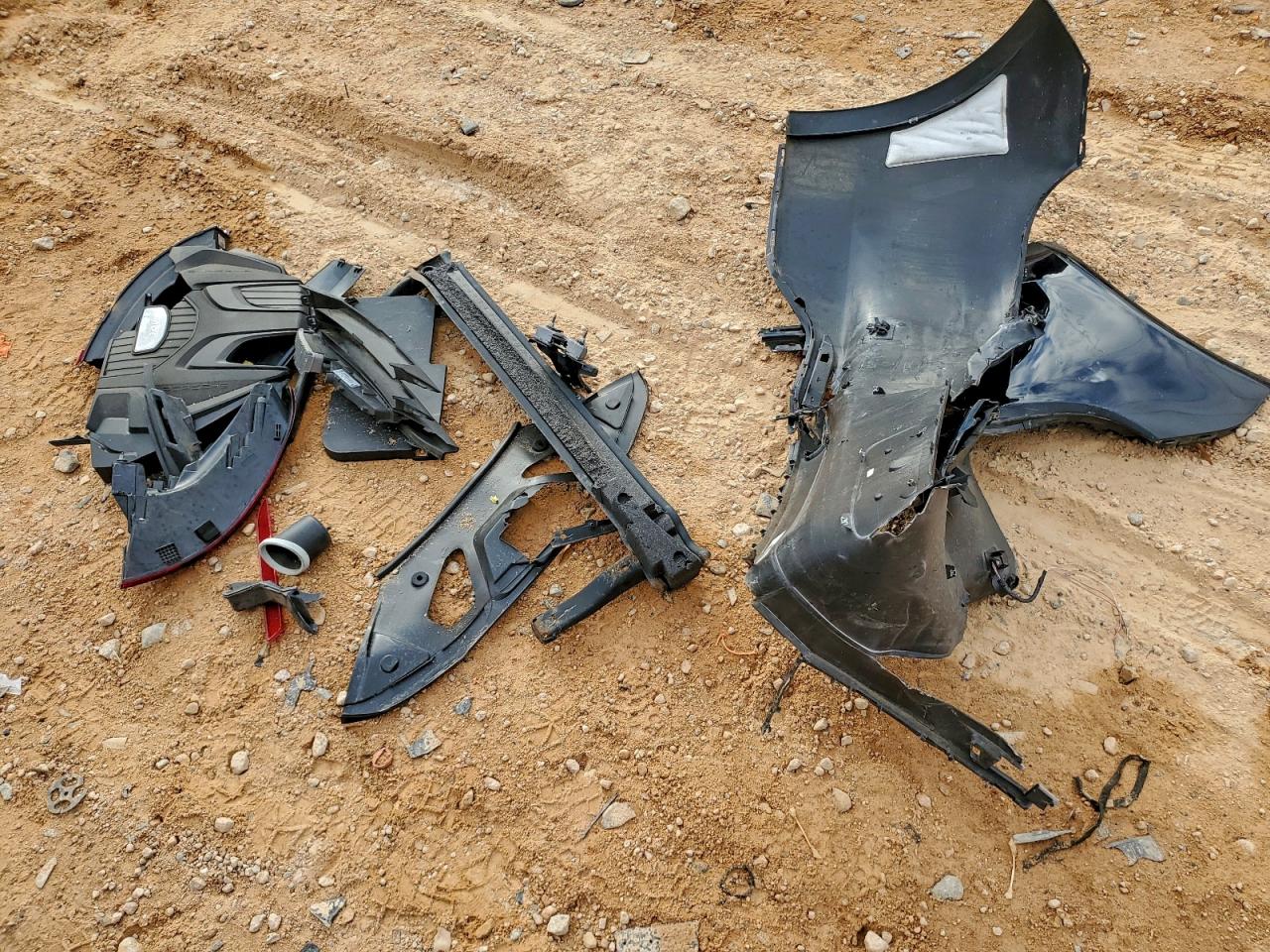 2017 Porsche Panamera 2 VIN: WP0AA2A74HL102050 Lot: 94254385