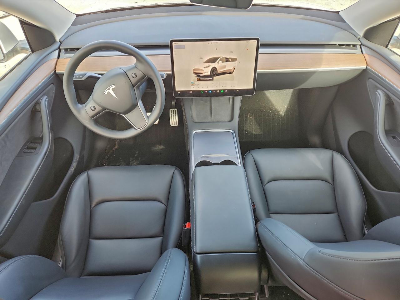 2024 Tesla Model Y VIN: 7SAYGDEF0RA331615 Lot: 93977555