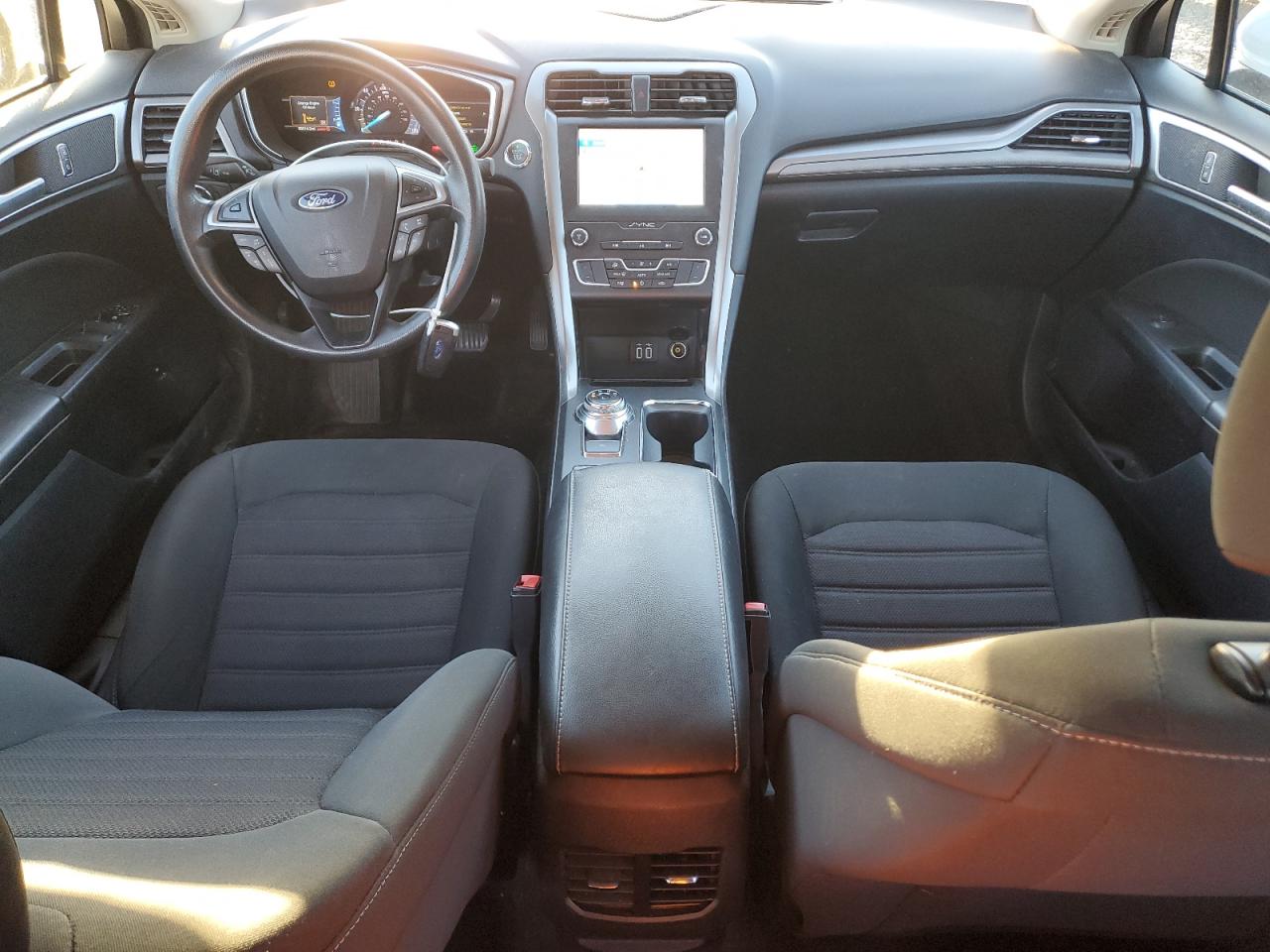 2020 Ford Fusion Se VIN: 3FA6P0LU8LR238807 Lot: 91180535