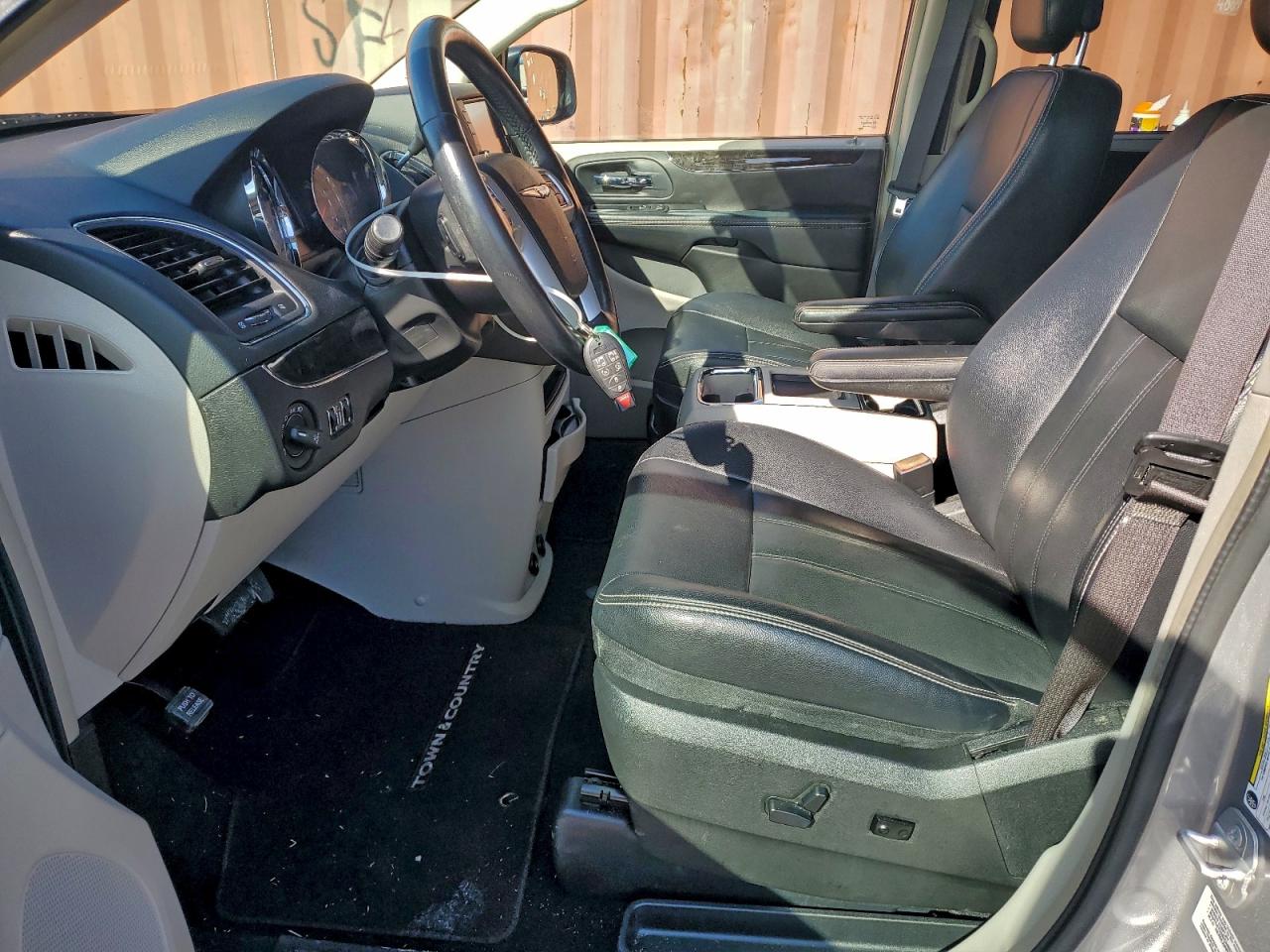 2015 Chrysler Town & Country Touring VIN: 2C4RC1BG5FR628004 Lot: 91088435