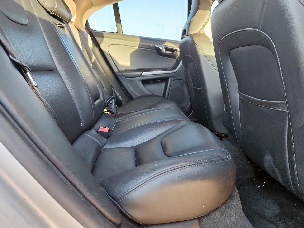 2015 Volvo S60 Premier VIN: YV126MFK4F1355600 Lot: 92586565