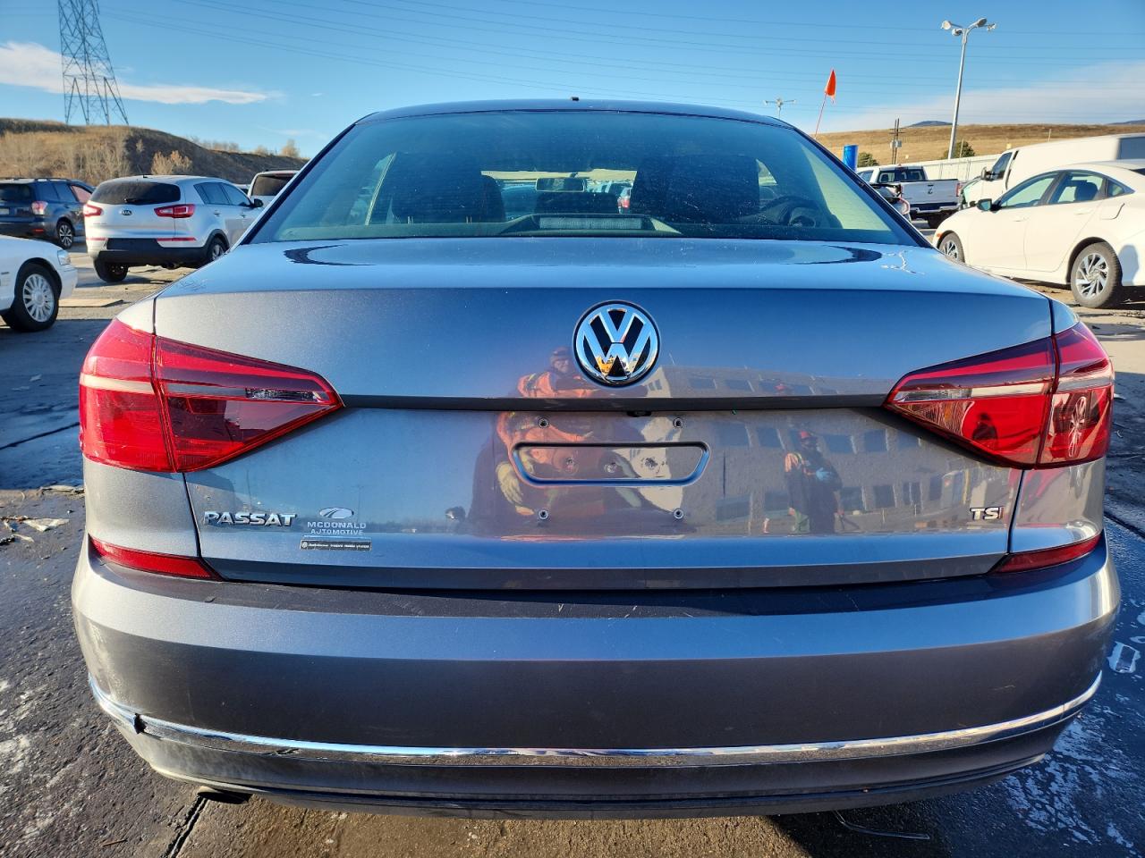 2018 Volkswagen Passat S VIN: 1VWAA7A37JC017166 Lot: 92835535